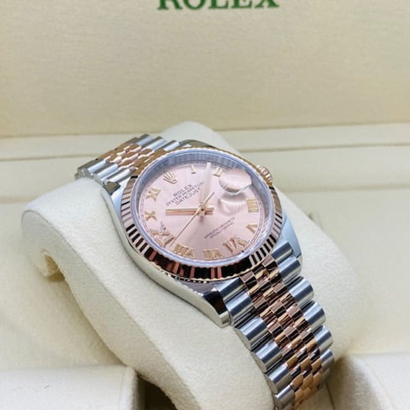 Rolex Datejust 36 126231 (2023) - Pink dial 36 mm Gold/Steel case (6/8)