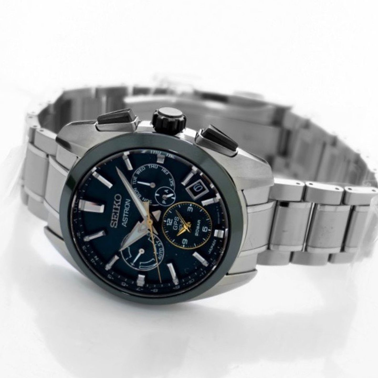 Seiko Astron GPS Solar SSH071J1 (2022) - Groen wijzerplaat 43mm Titanium (1/1)