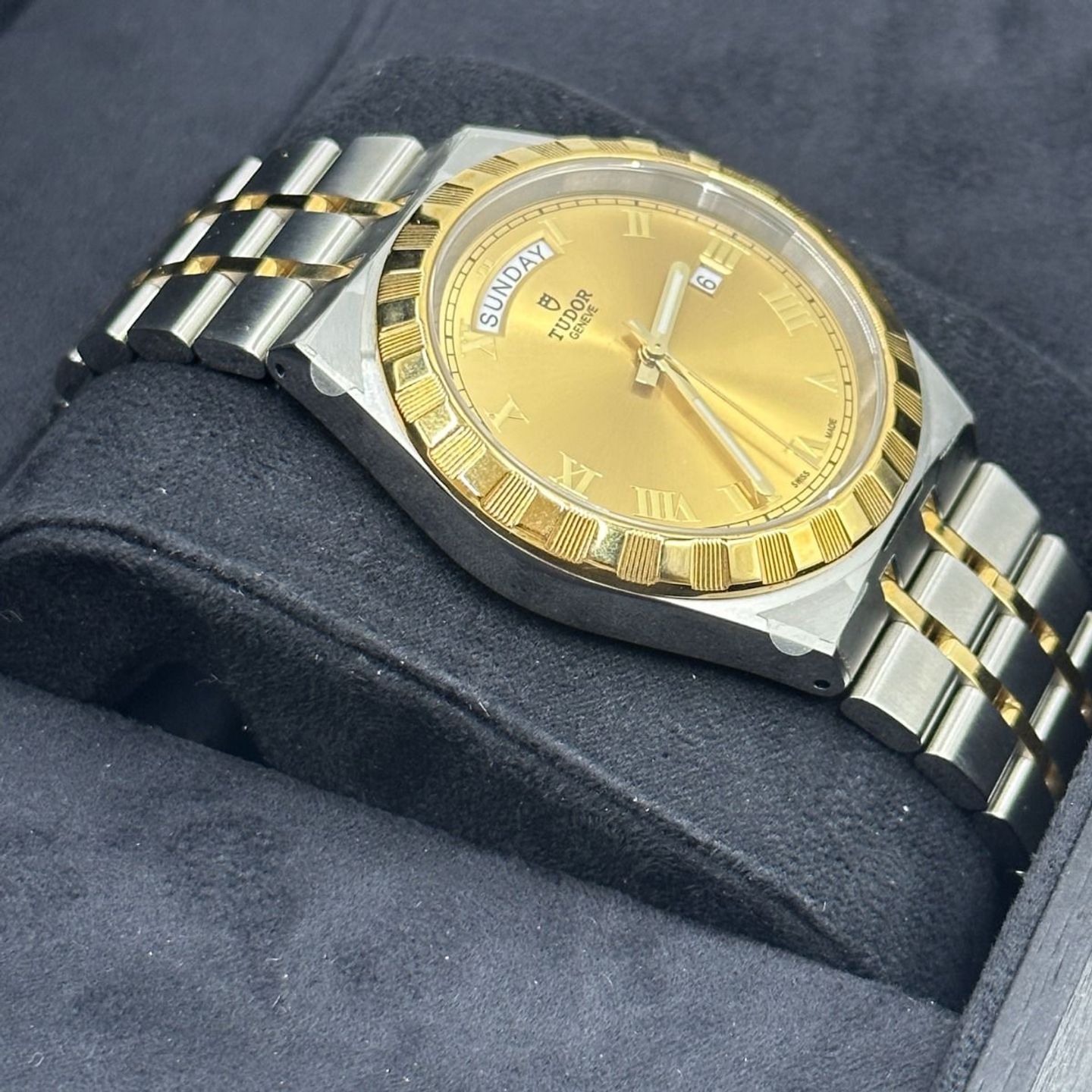 Tudor Royal 28603-0004 (2023) - Champagne wijzerplaat 41mm Staal (6/8)