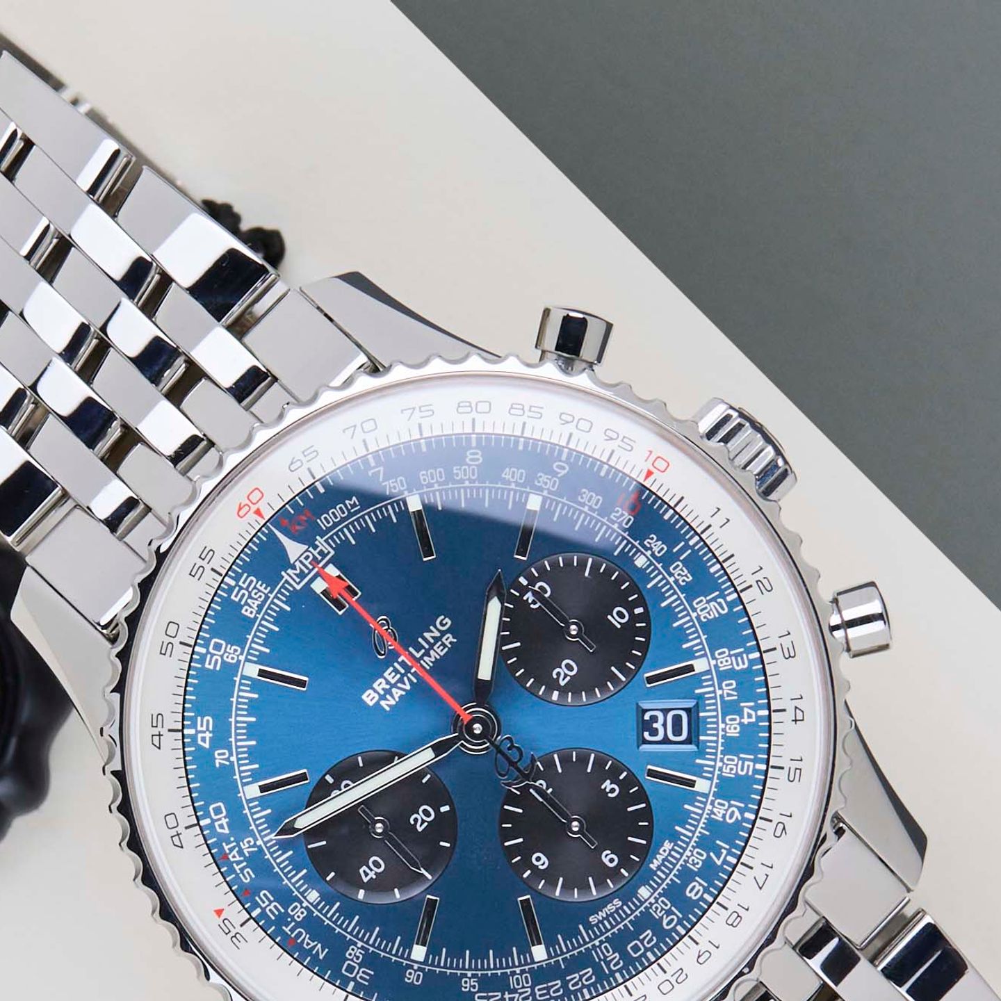 Breitling Navitimer 01 AB0121 (2020) - 43mm Staal (3/8)