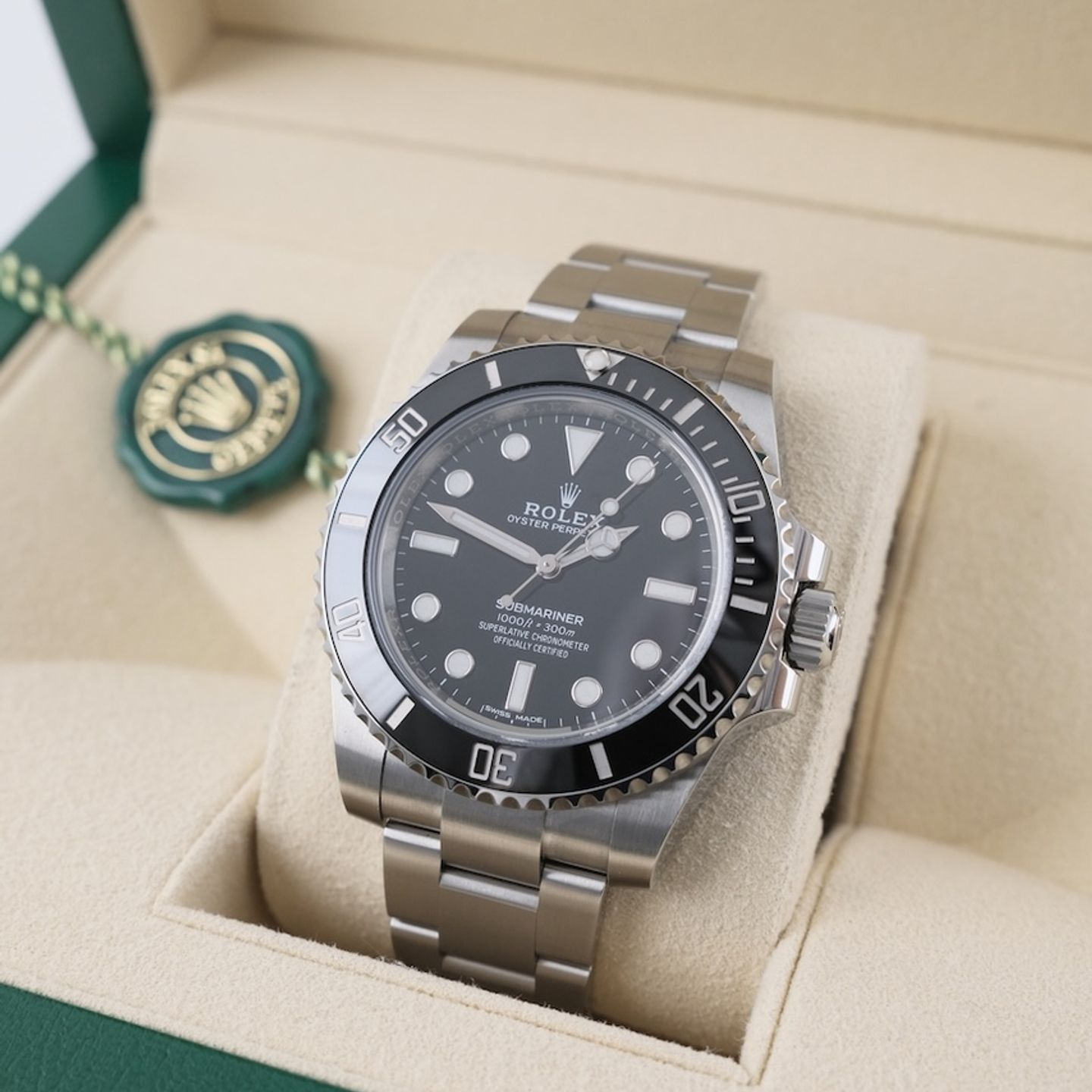 Rolex Submariner No Date 114060 (2019) - Black dial 40 mm Steel case (2/8)