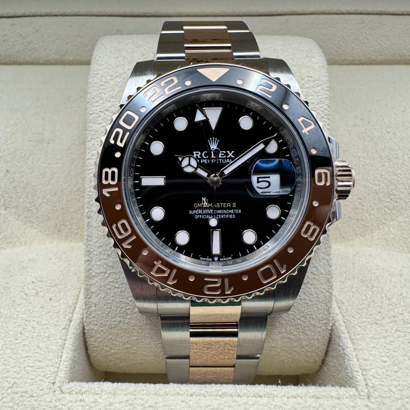 Rolex GMT-Master II 126711CHNR (2026) - Zwart wijzerplaat 40mm Goud/Staal (2/8)