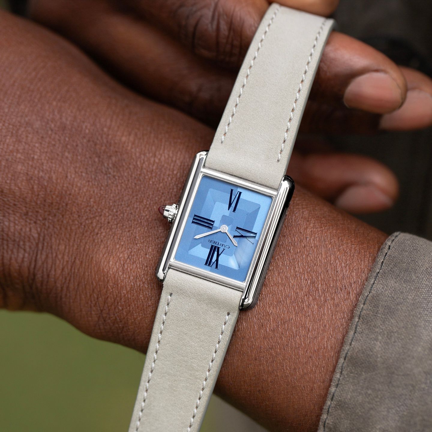 Cartier Tank Louis Cartier WGTA0121 (2023) - Blauw wijzerplaat 33mm Platina (2/5)