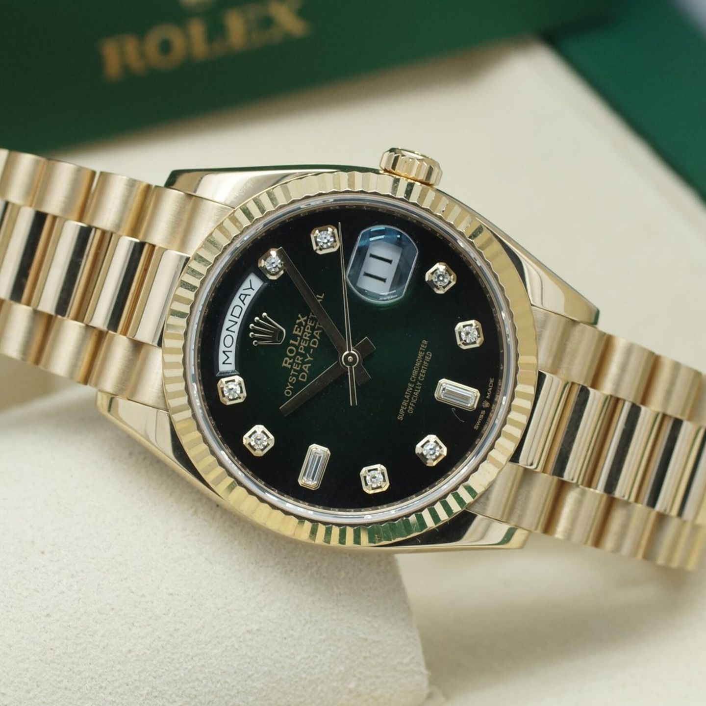 Rolex Day-Date 36 128238 (2020) - Green dial 36 mm Yellow Gold case (1/8)