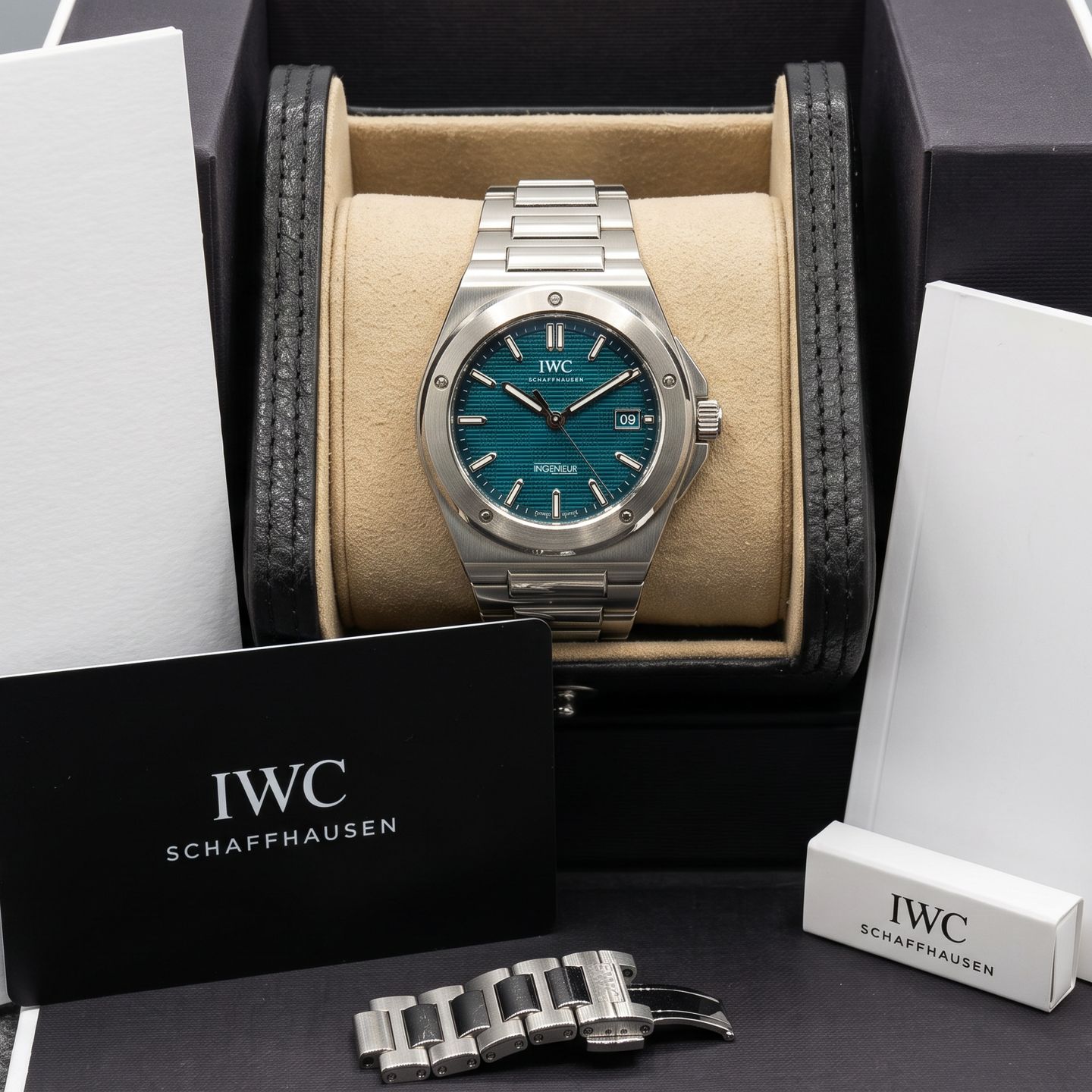 IWC Ingenieur Automatic IW328903 (Unknown (random serial)) - Blue dial 40 mm Steel case (5/5)