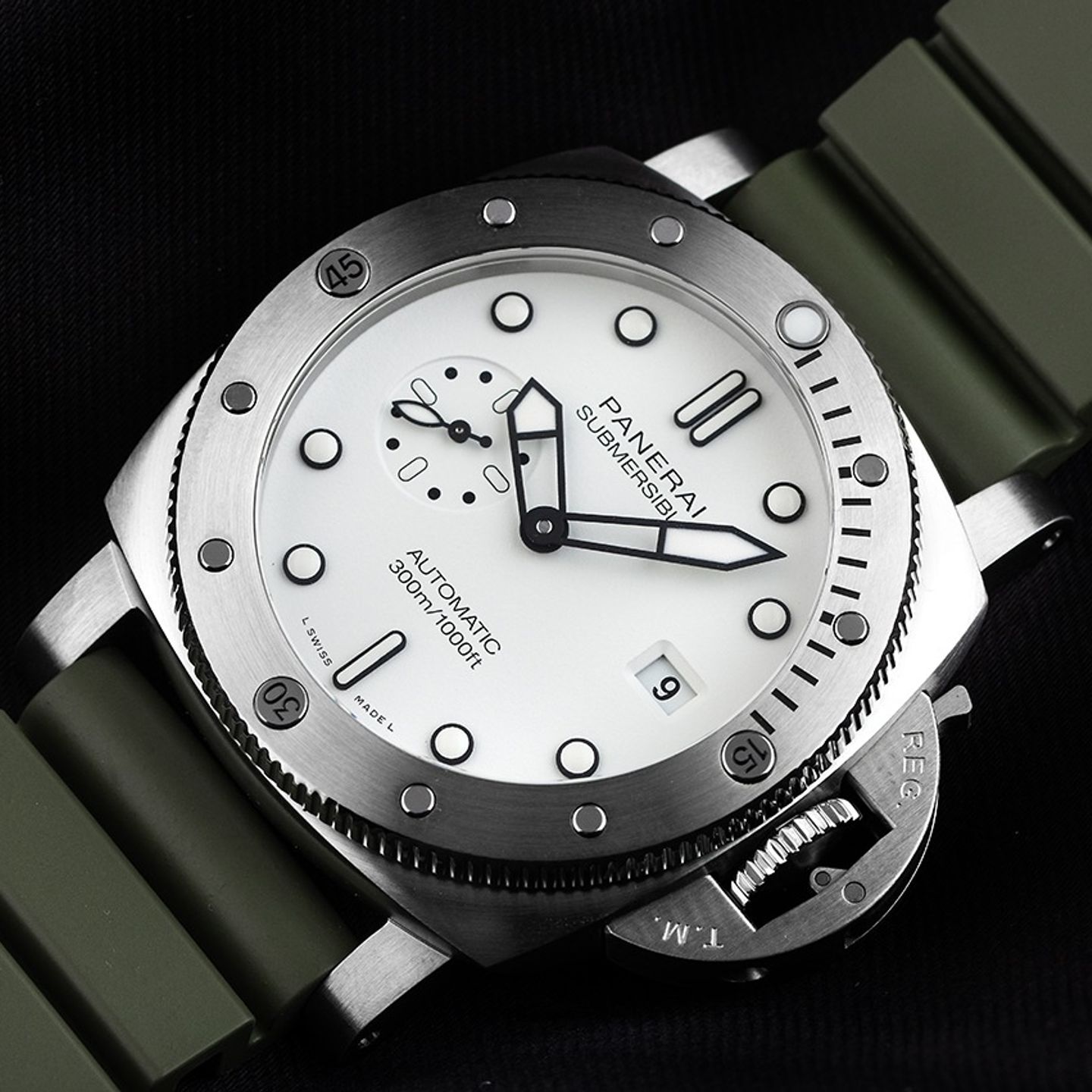 Panerai Submersible PAM01595 (2024) - White dial 44 mm Steel case (3/7)