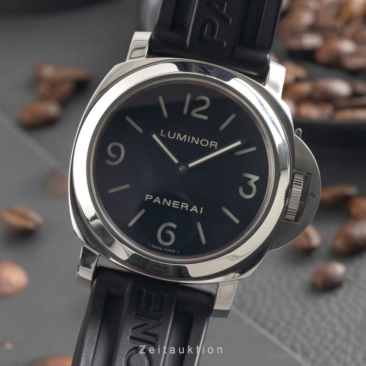 Panerai Luminor Base PAM00112 (2007) - Black dial 44 mm Steel case (1/8)