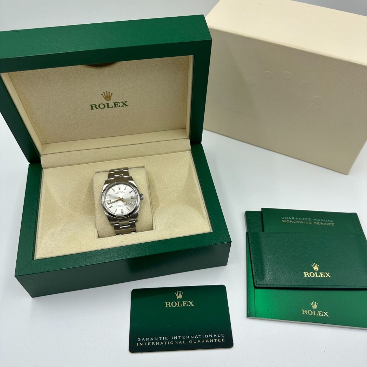 Rolex Oyster Perpetual 36 126000 (2024) - Zilver wijzerplaat 36mm Staal (2/8)