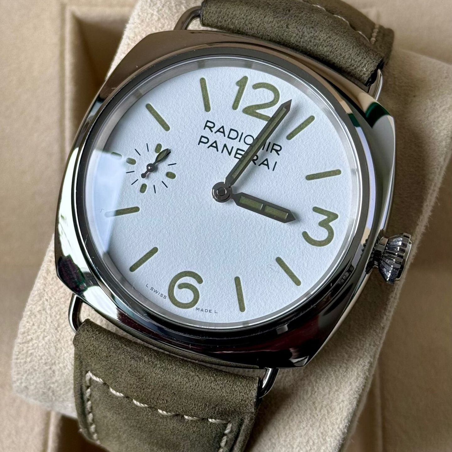 Panerai Radiomir 8 Days PAM01384 (2024) - Wit wijzerplaat 45mm Staal (3/7)