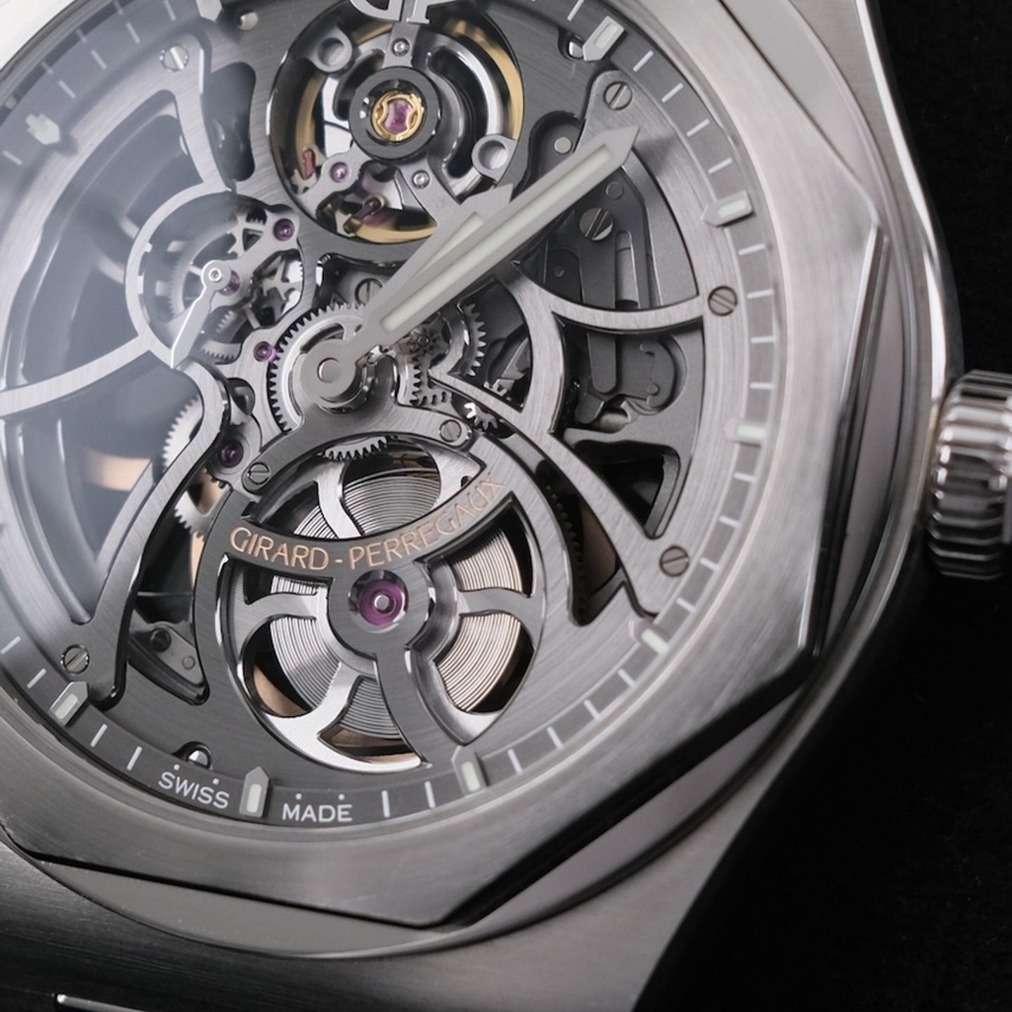 Girard-Perregaux Laureato 81015-11-001-11A (2022) - 43 mm Steel case (4/8)