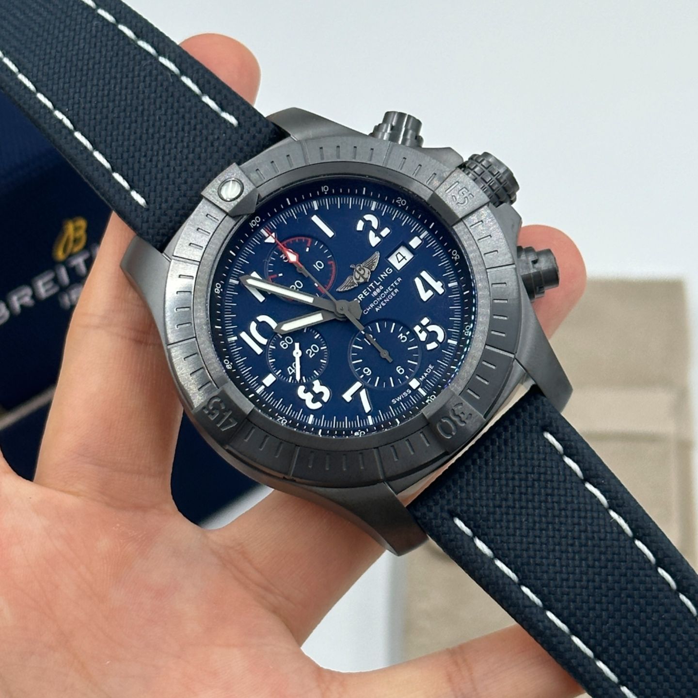 Breitling Avenger V13375101C1X1 (2024) - Blauw wijzerplaat 48mm Titanium (8/8)