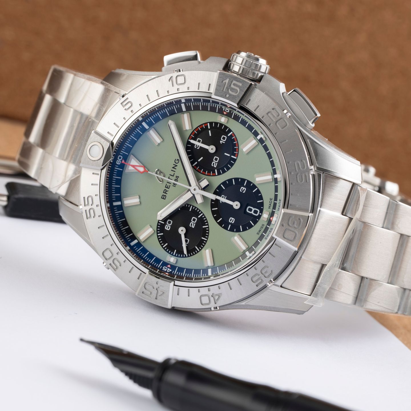 Breitling Avenger AB0147101L1A1 (Unknown (random serial)) - Green dial 44 mm Steel case (2/8)