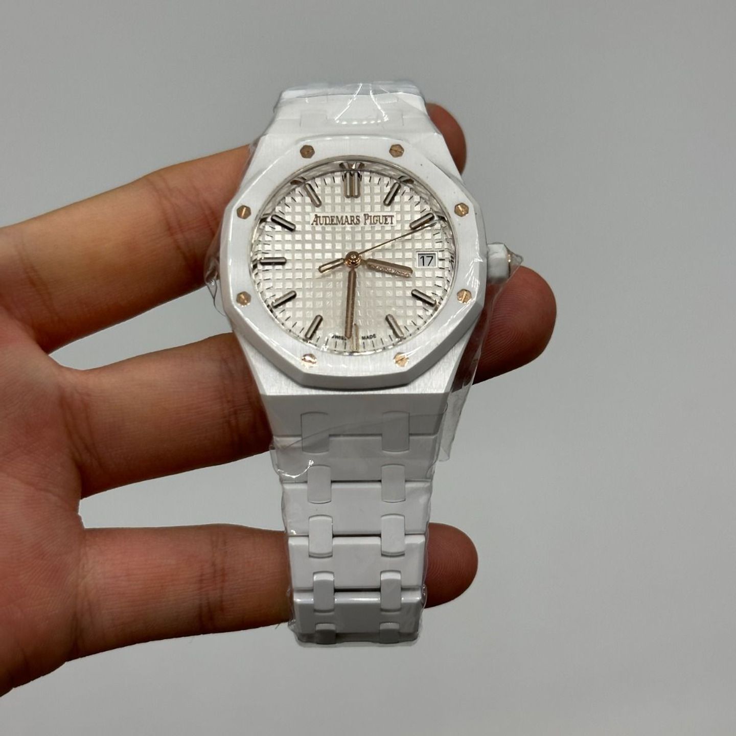 Audemars Piguet Royal Oak Selfwinding 77350CB.OO.1266CB.01 (2024) - Silver dial 34 mm Ceramic case (3/5)