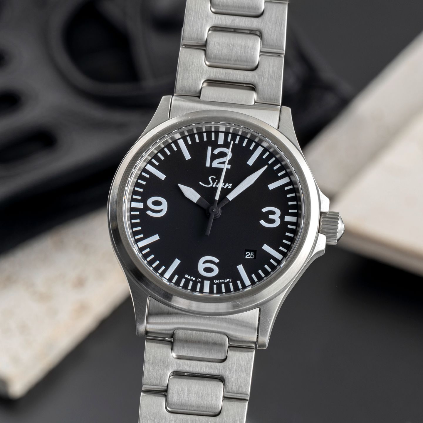 Sinn 556 556.A (Unknown (random serial)) - Black dial 39 mm Steel case (3/8)