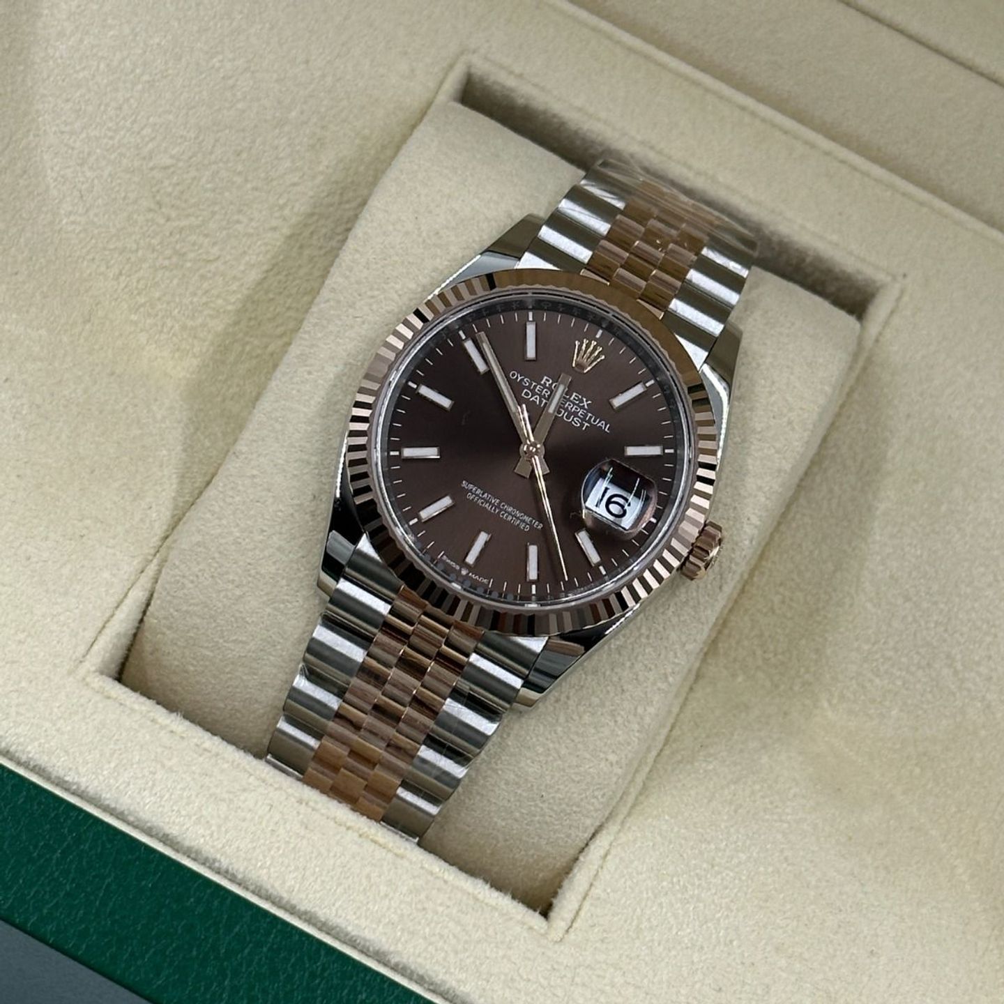 Rolex Datejust 36 126231 (2024) - Brown dial 36 mm Gold/Steel case (7/8)