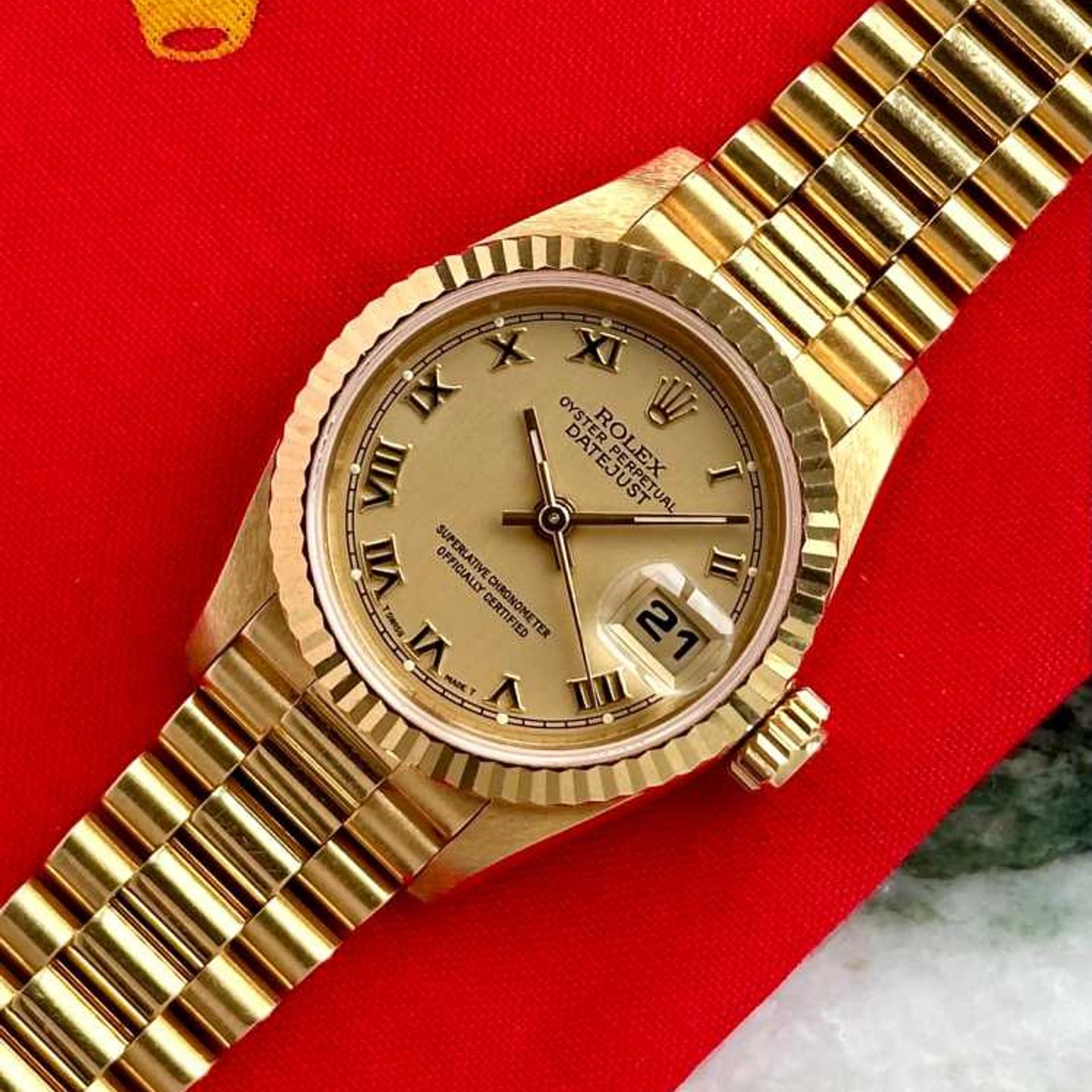 Rolex Lady-Datejust 69178 (1996) - Gold dial 26 mm Yellow Gold case (3/8)