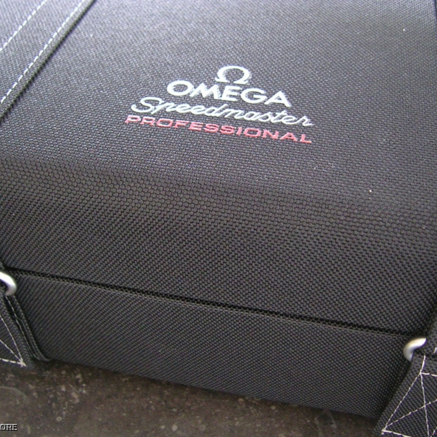 Omega Speedmaster Professional Moonwatch 310.30.42.50.01.001 (2023) - Black dial 42 mm Steel case (4/4)