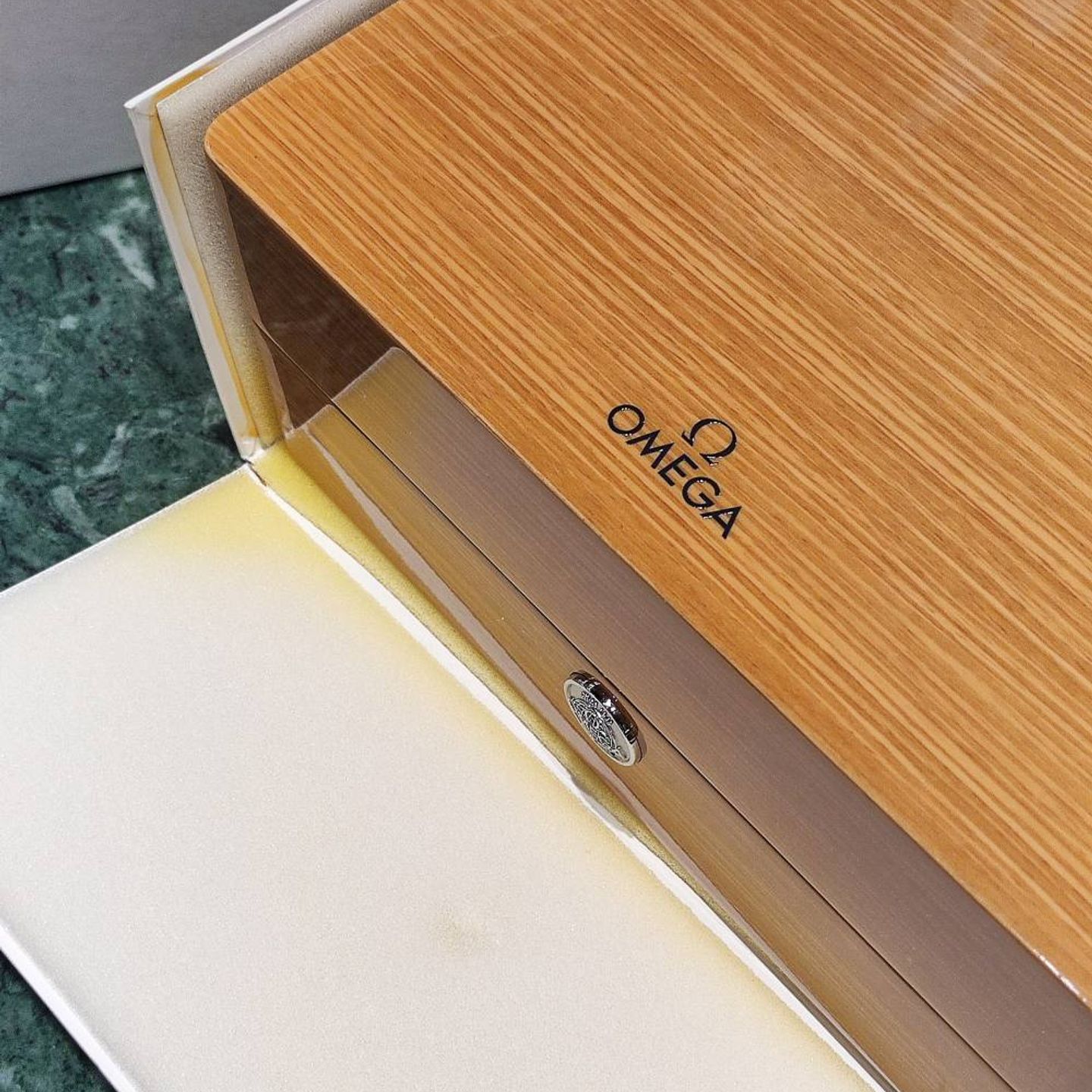 Omega Speedmaster HB-SIA 321.92.44.52.01.001 - (7/7)