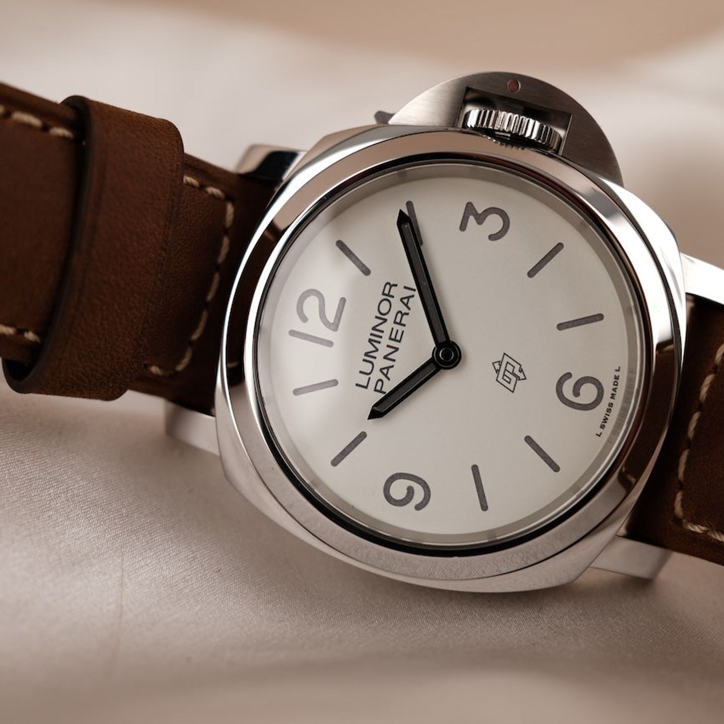 Panerai Luminor Base Logo PAM01087 (2024) - White dial 44 mm Steel case (5/8)