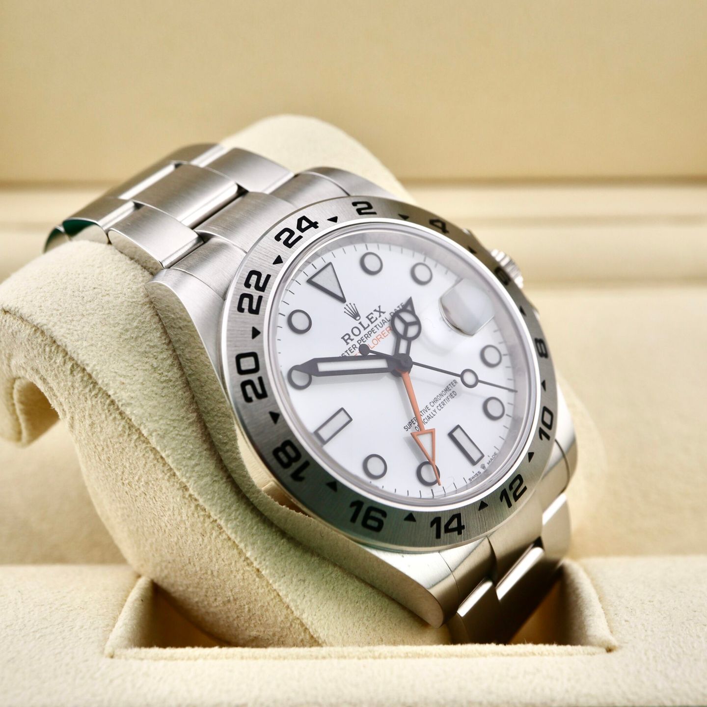 Rolex Explorer II 226570 (2023) - Wit wijzerplaat 42mm Staal (3/7)