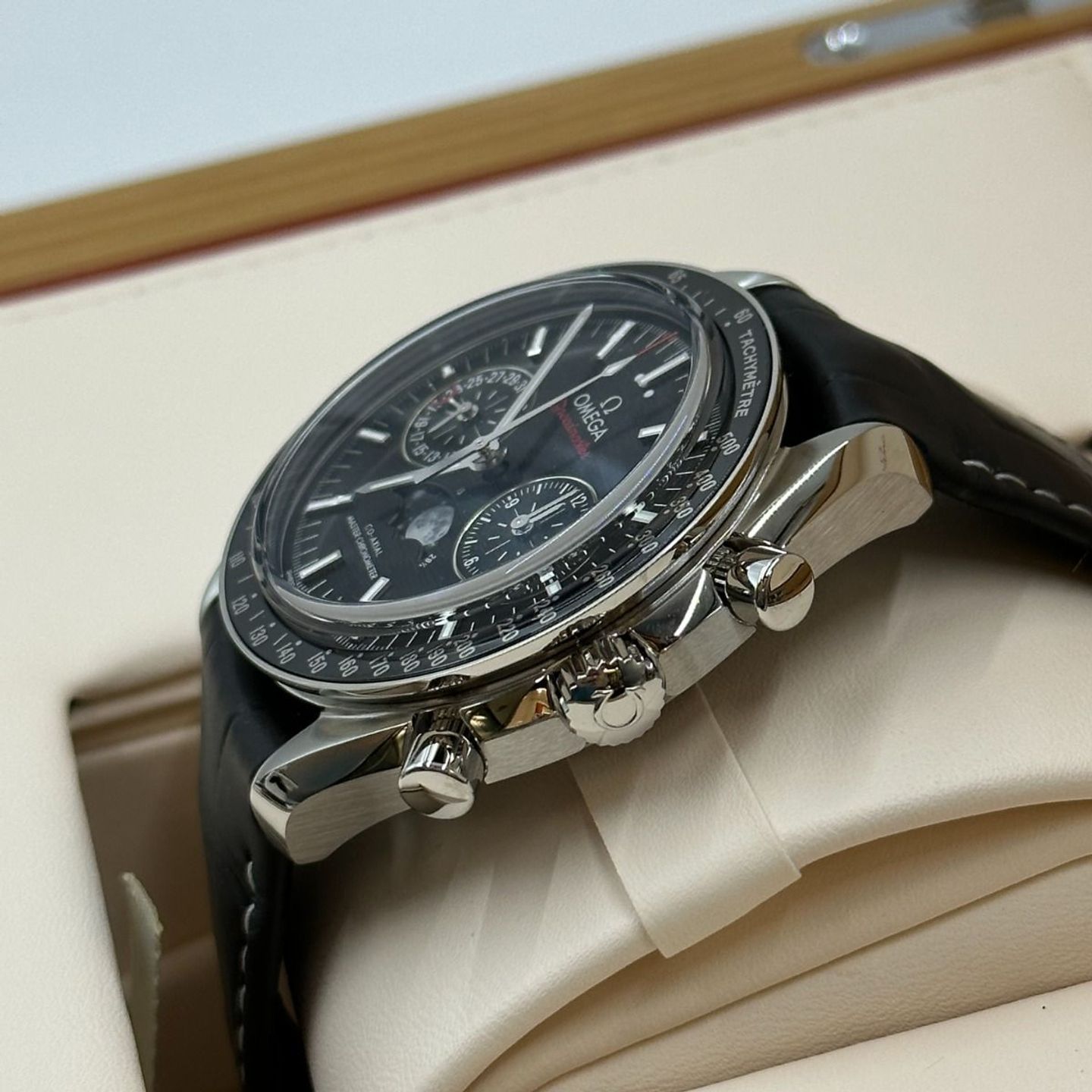 Omega Speedmaster Professional Moonwatch Moonphase 304.33.44.52.01.001 (2023) - Zwart wijzerplaat 44mm Staal (6/8)