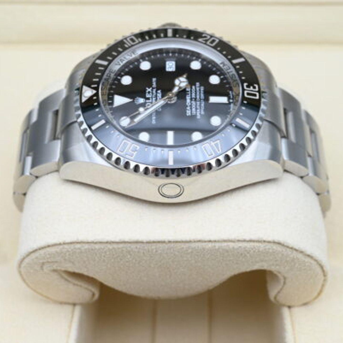 Rolex Sea-Dweller Deepsea 136660 (2024) - Black dial 44 mm Steel case (3/6)