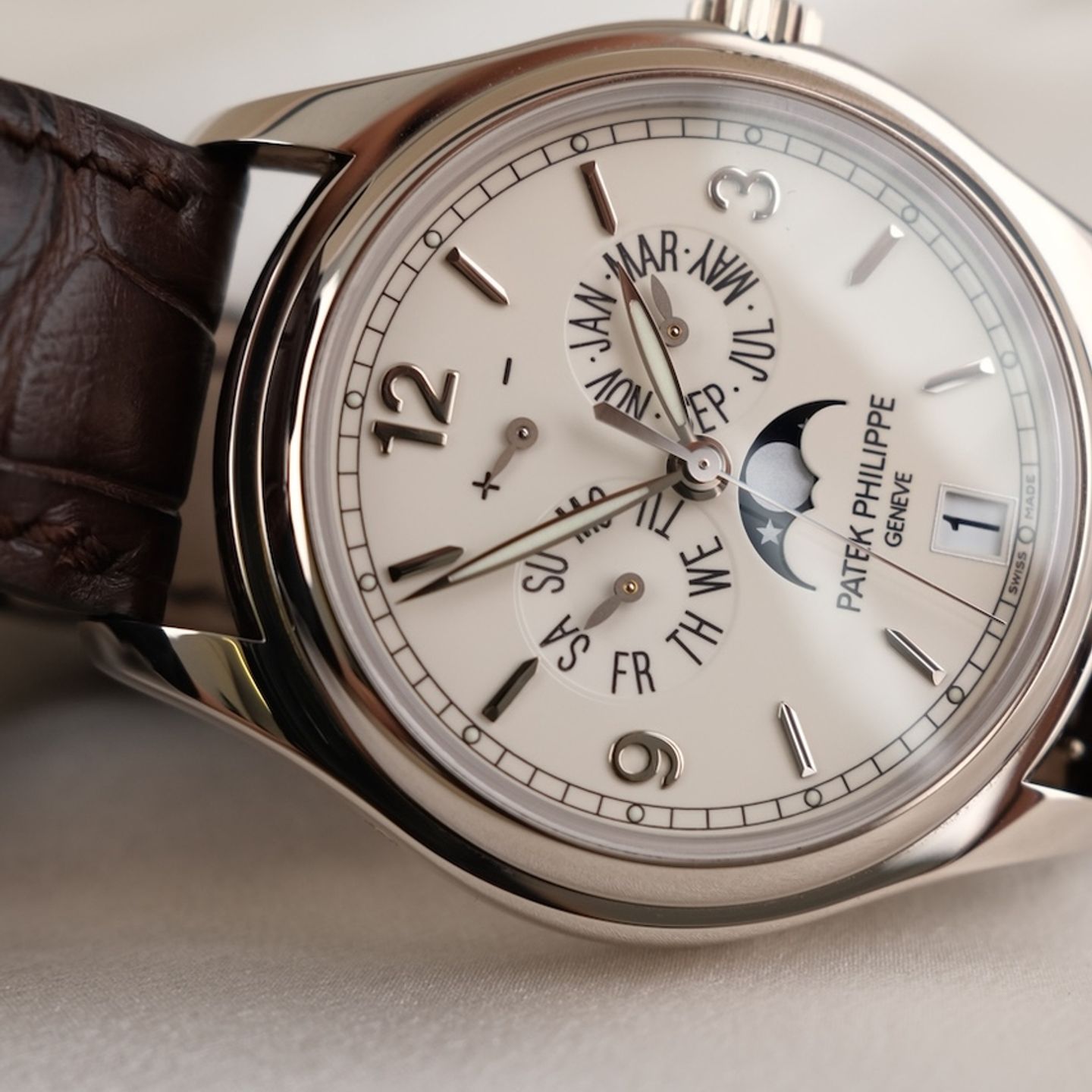 Patek Philippe Annual Calendar 5146G-001 (2010) - Beige dial 39 mm White Gold case (5/8)