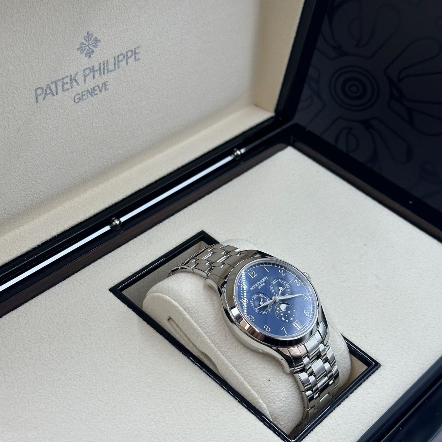 Patek Philippe Annual Calendar 4947/1A-001 (2024) - Blue dial 38 mm Steel case (3/8)