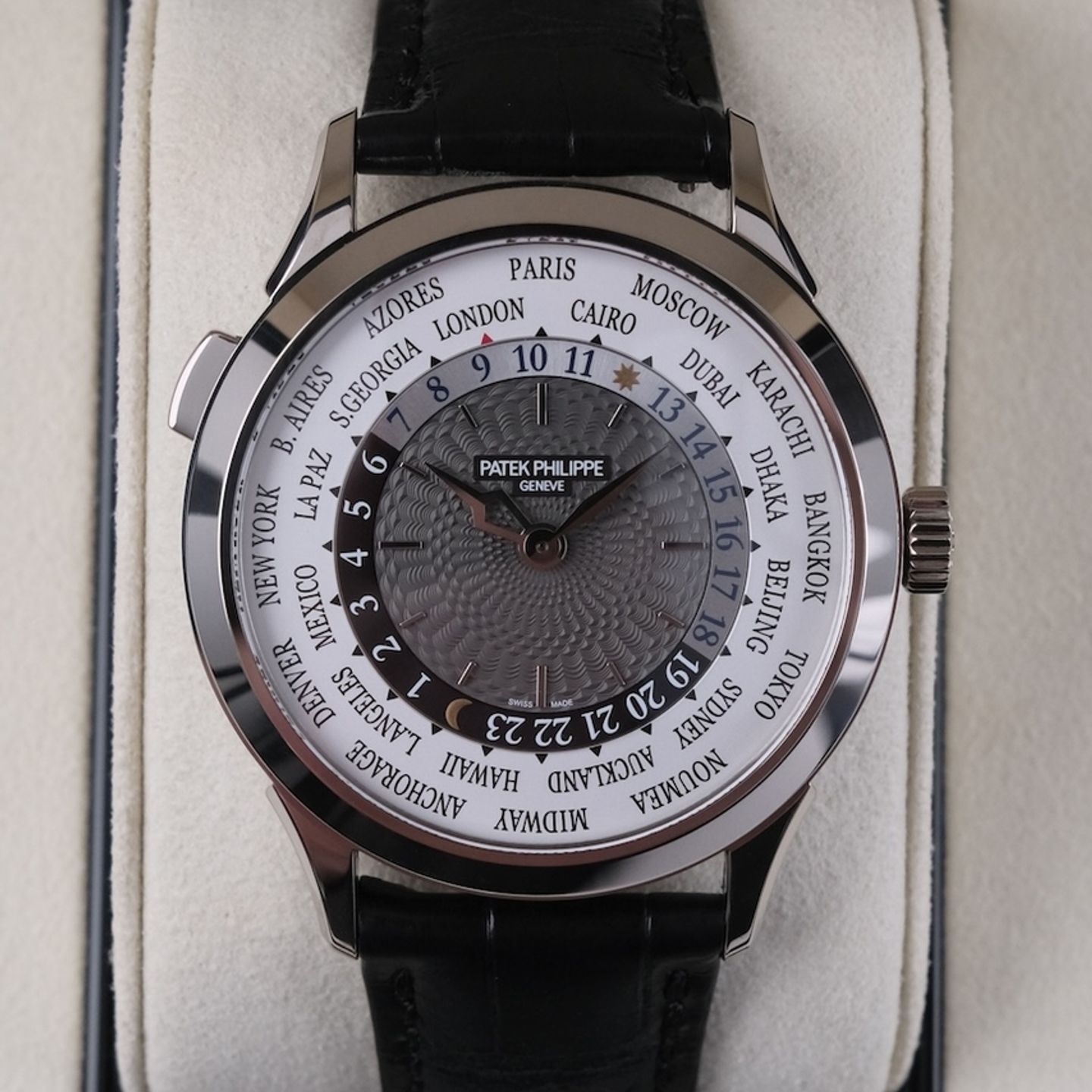 Patek Philippe World Time 5230G - (1/8)