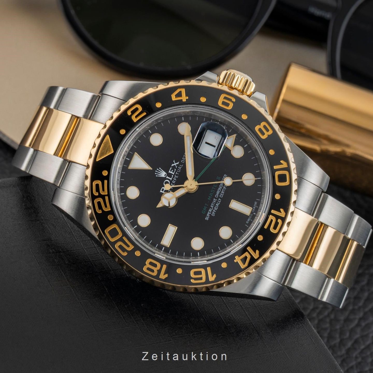 Rolex GMT-Master II 116713LN (Unknown (random serial)) - Black dial 40 mm Gold/Steel case (2/8)