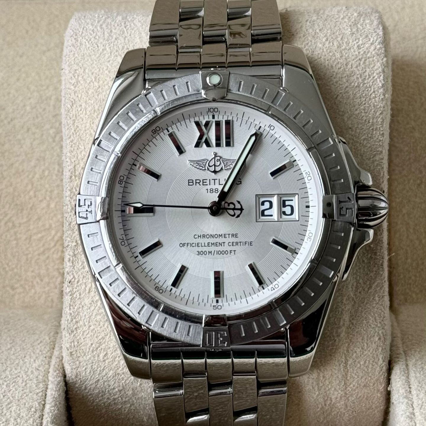Breitling Cockpit A49350 (2006) - White dial 39 mm Steel case (2/7)