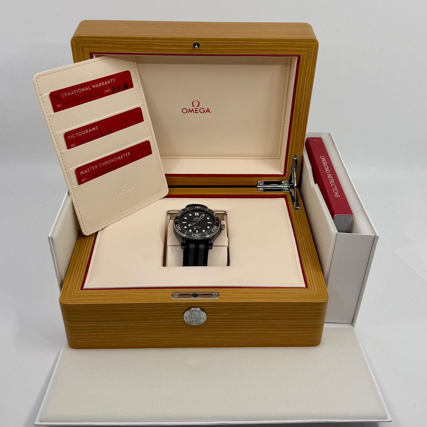 Omega Seamaster Diver 300 M 210.92.44.20.01.002 (2026) - Zwart wijzerplaat 44mm Keramiek (3/8)