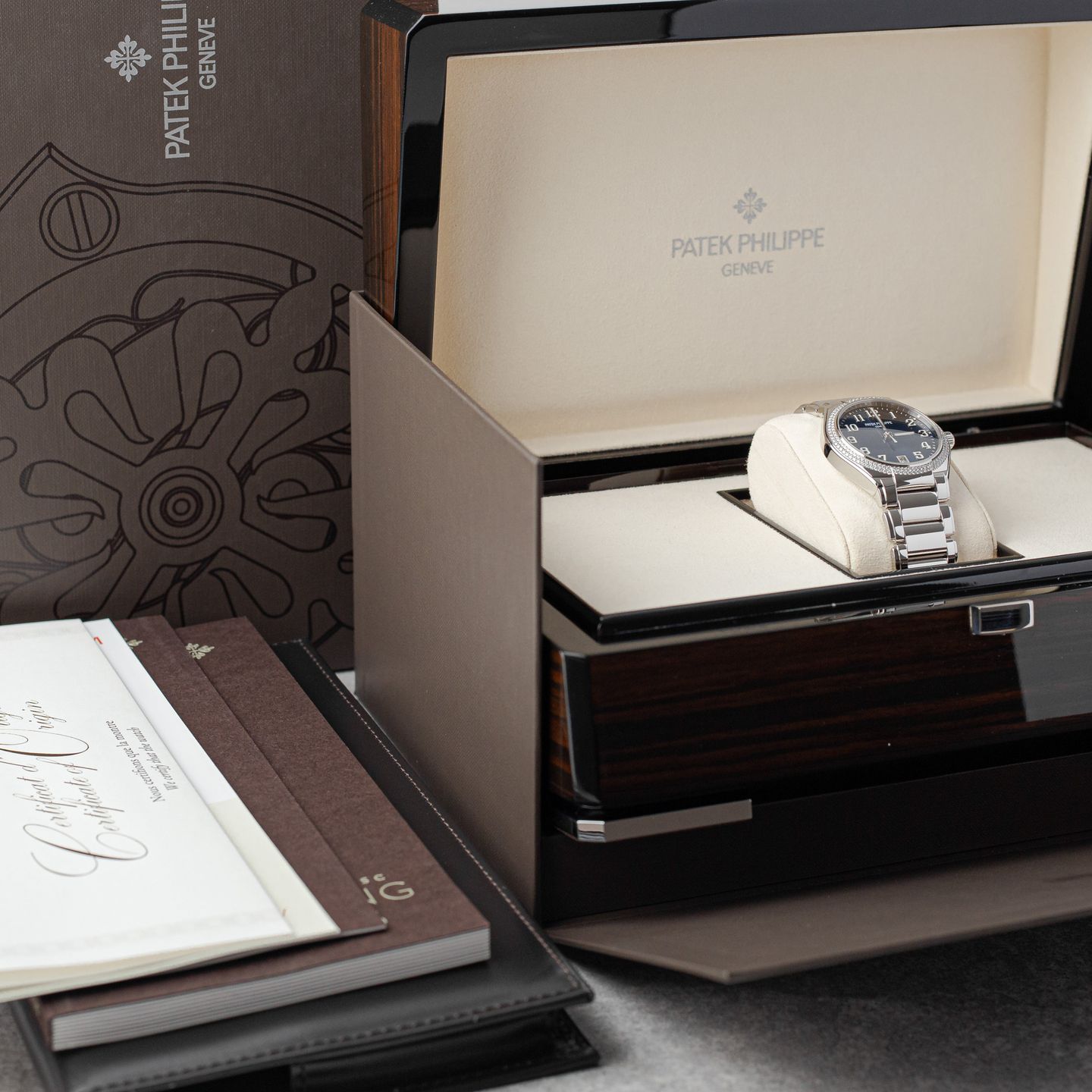 Patek Philippe World Time Chronograph 5935A-001 (2018) - Roze wijzerplaat 41mm Staal (3/8)