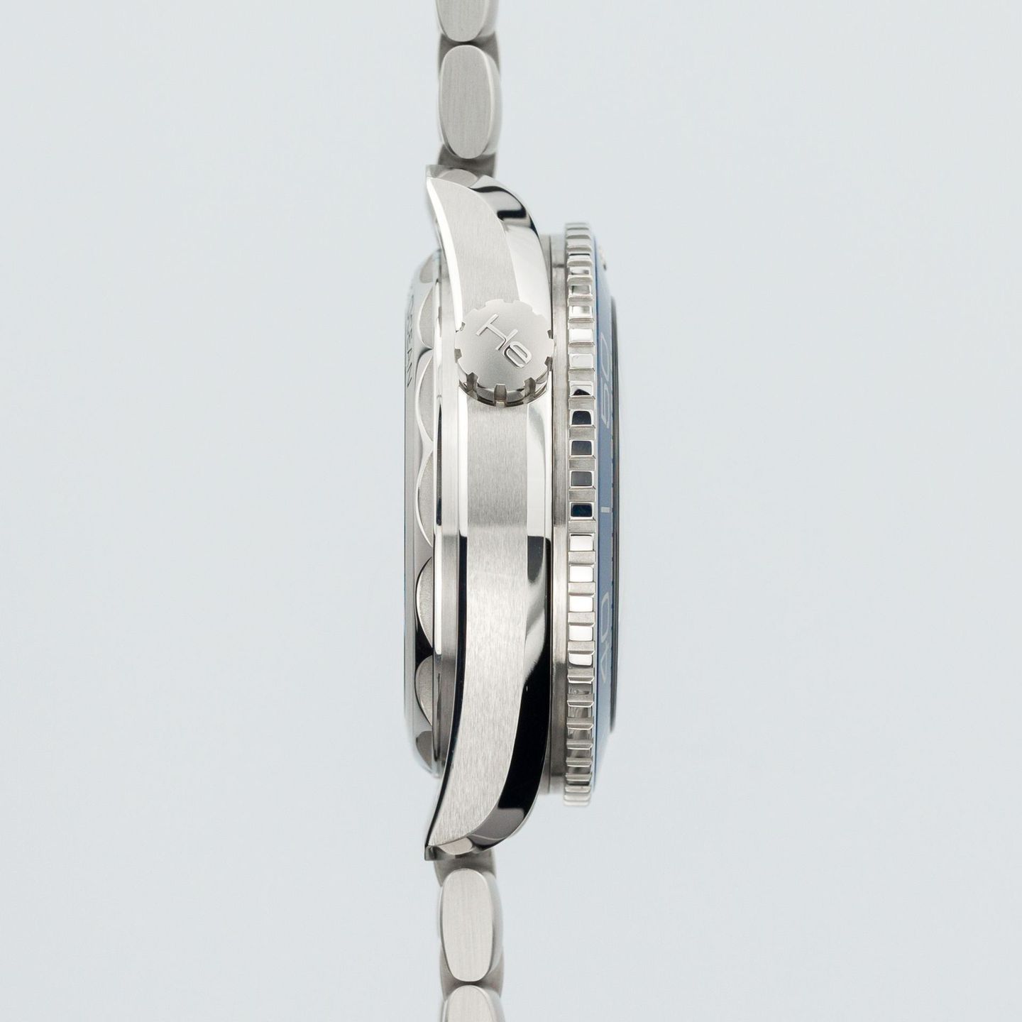 Omega Seamaster Planet Ocean 215.30.44.21.03.001 (2024) - Blue dial 44 mm Steel case (5/5)