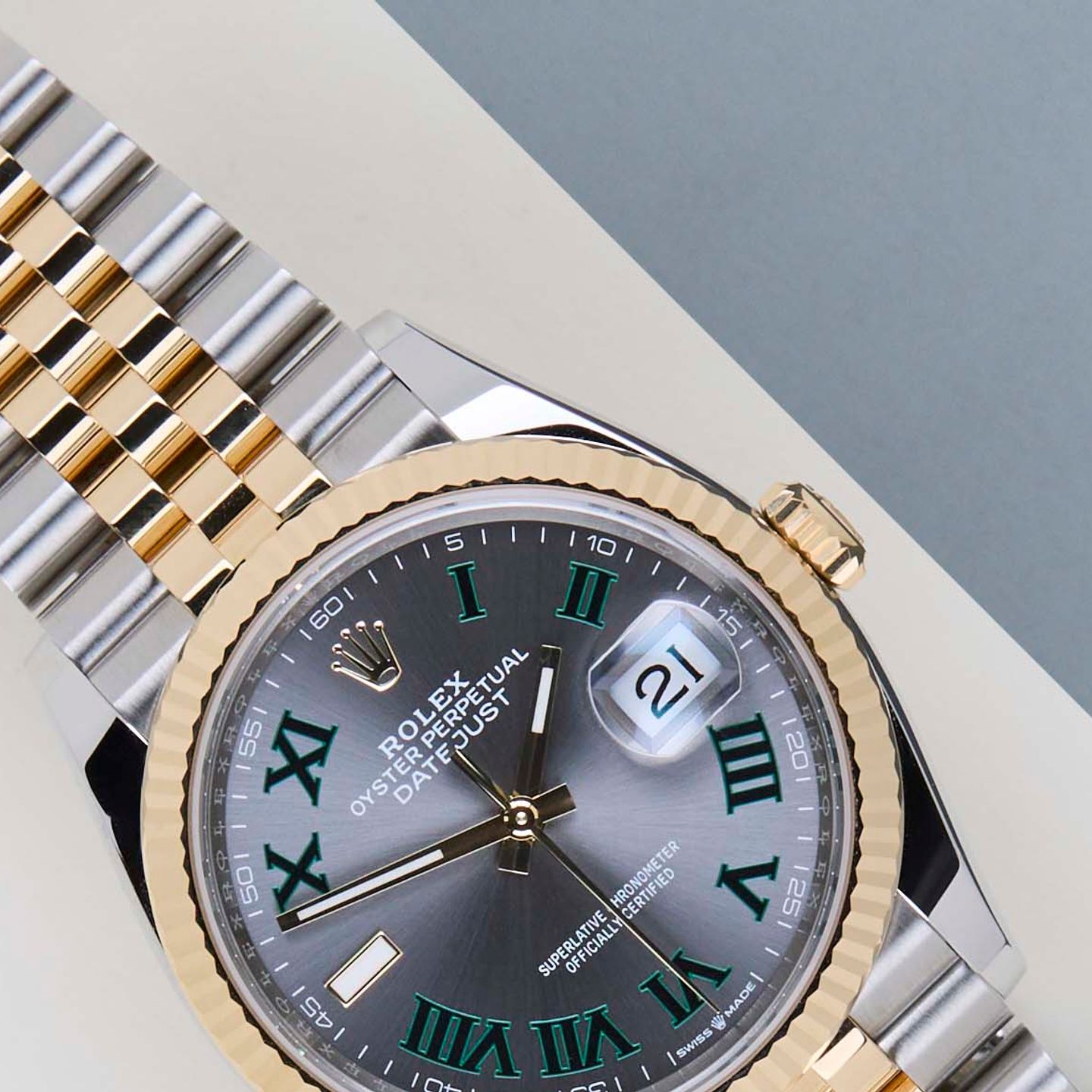 Rolex Datejust 36 126233 (2024) - 36 mm Gold/Steel case (3/8)