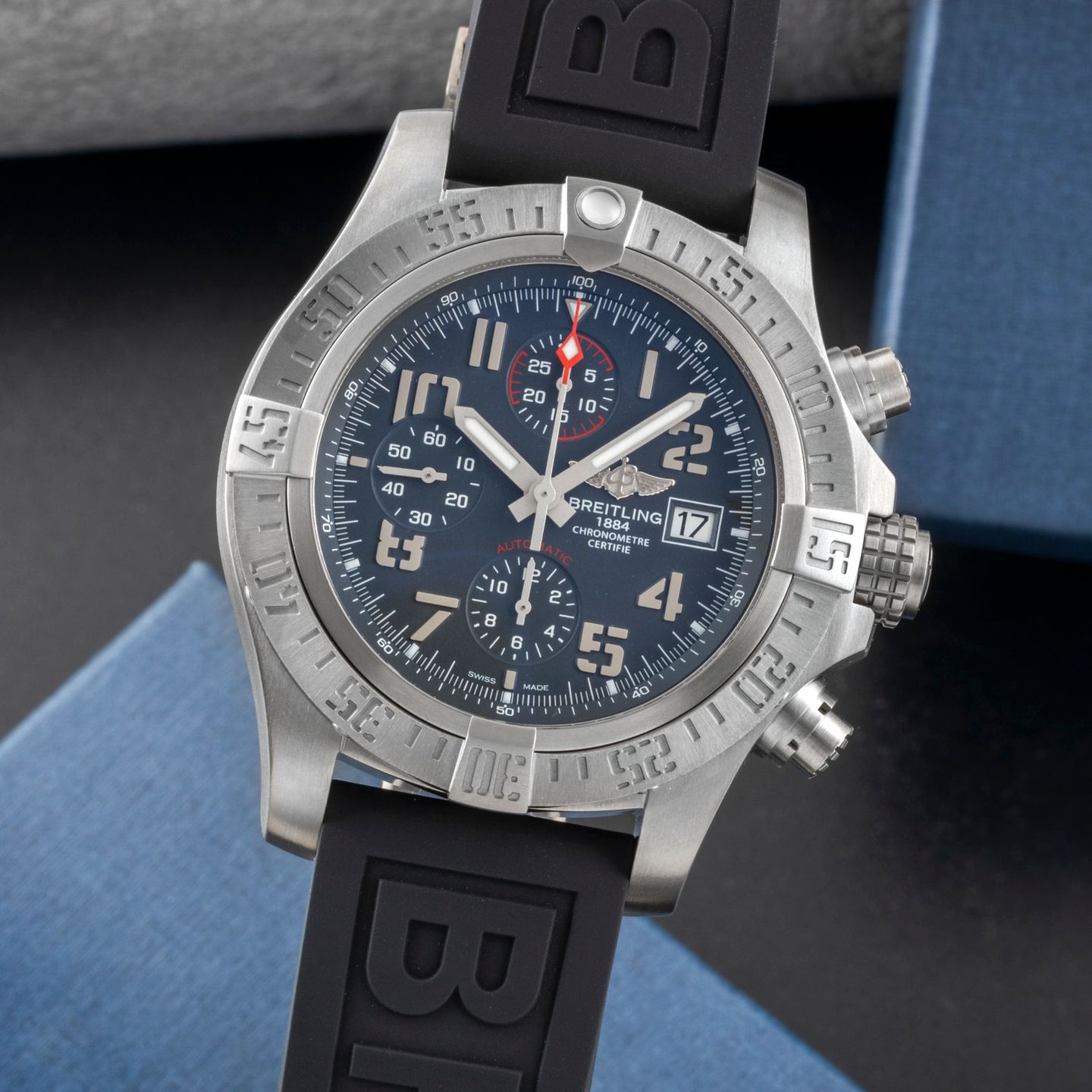 Breitling Avenger Bandit E1338310/M534 (Unknown (random serial)) - Grey dial 45 mm Titanium case (3/8)
