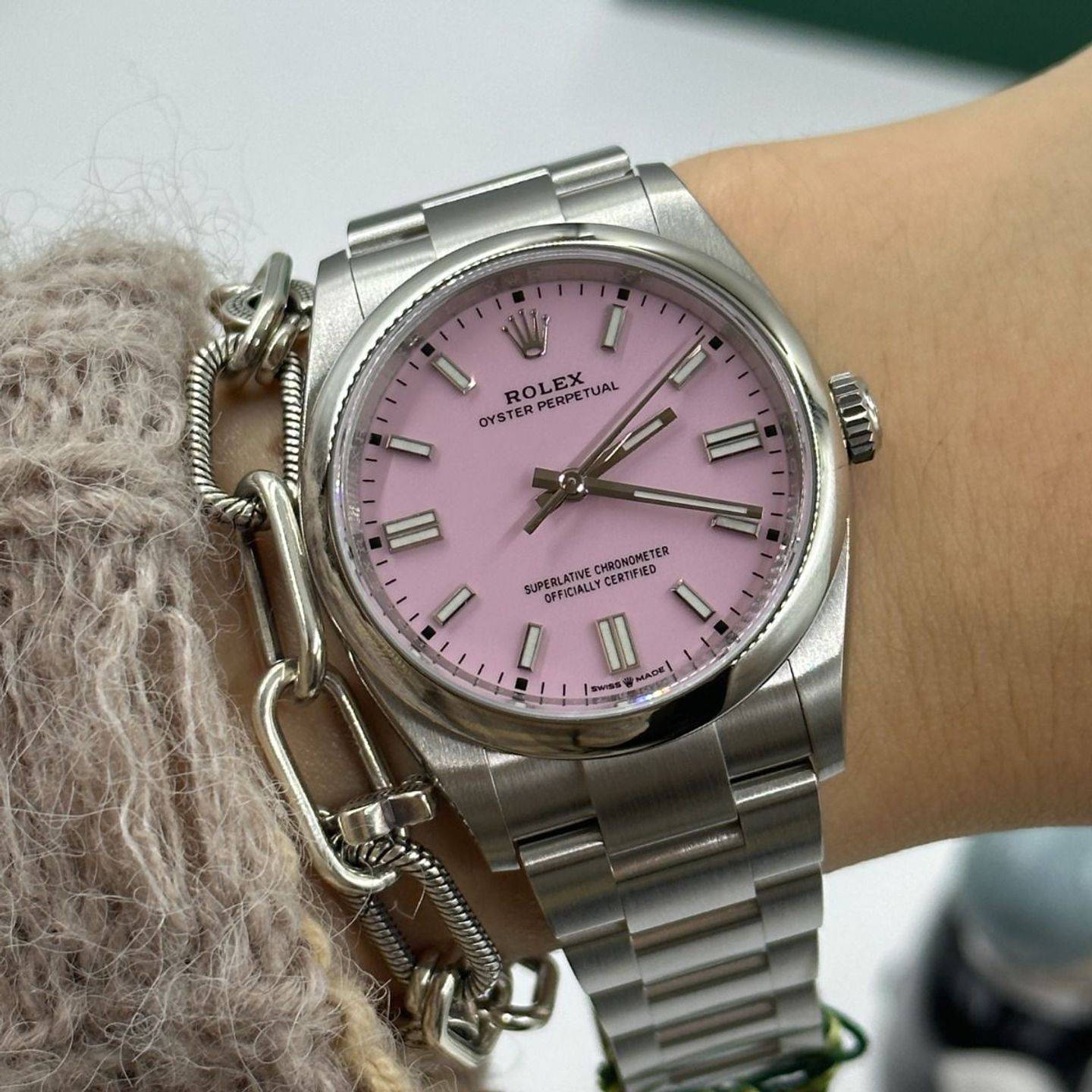 Rolex Oyster Perpetual 36 126000 (2024) - Pink dial 36 mm Steel case (2/8)