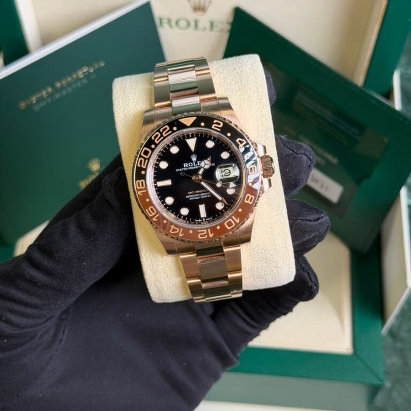 Rolex GMT-Master II 126715CHNR (2022) - Black dial 40 mm Rose Gold case (2/5)