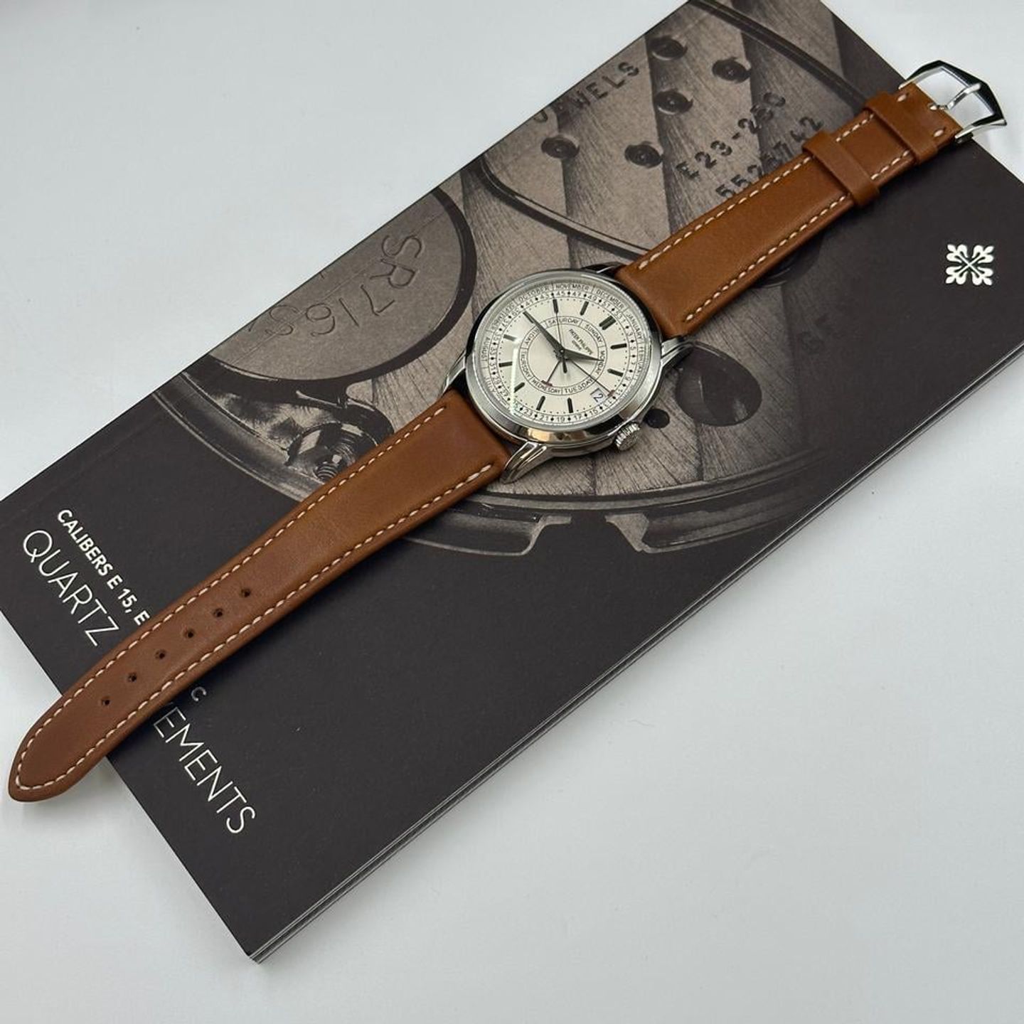 Patek Philippe Calatrava 5212A-001 - (10/10)