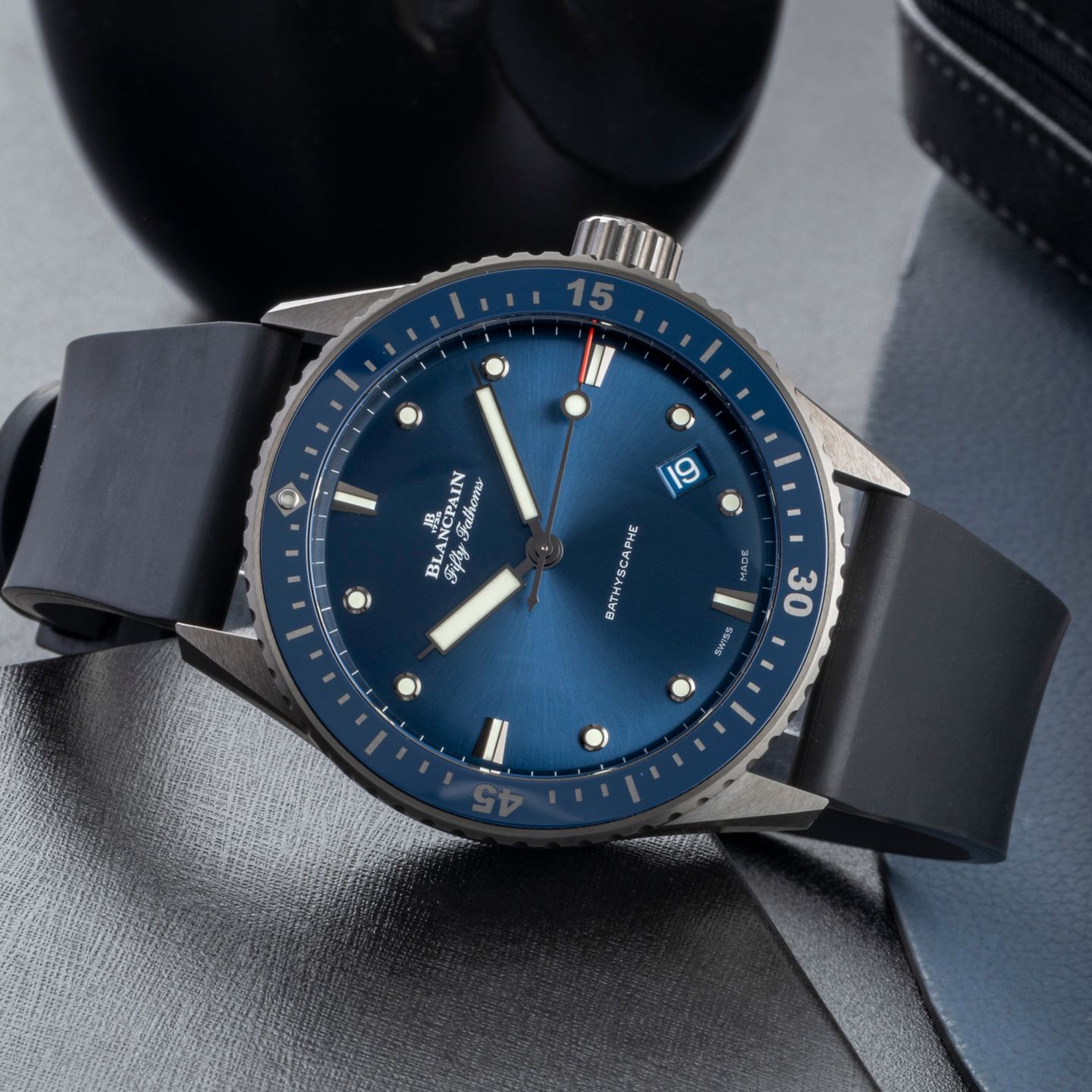 Blancpain Fifty Fathoms Bathyscaphe 5000-0240-NAOA (Onbekend (willekeurig serienummer)) - Blauw wijzerplaat 44mm Keramiek (2/8)