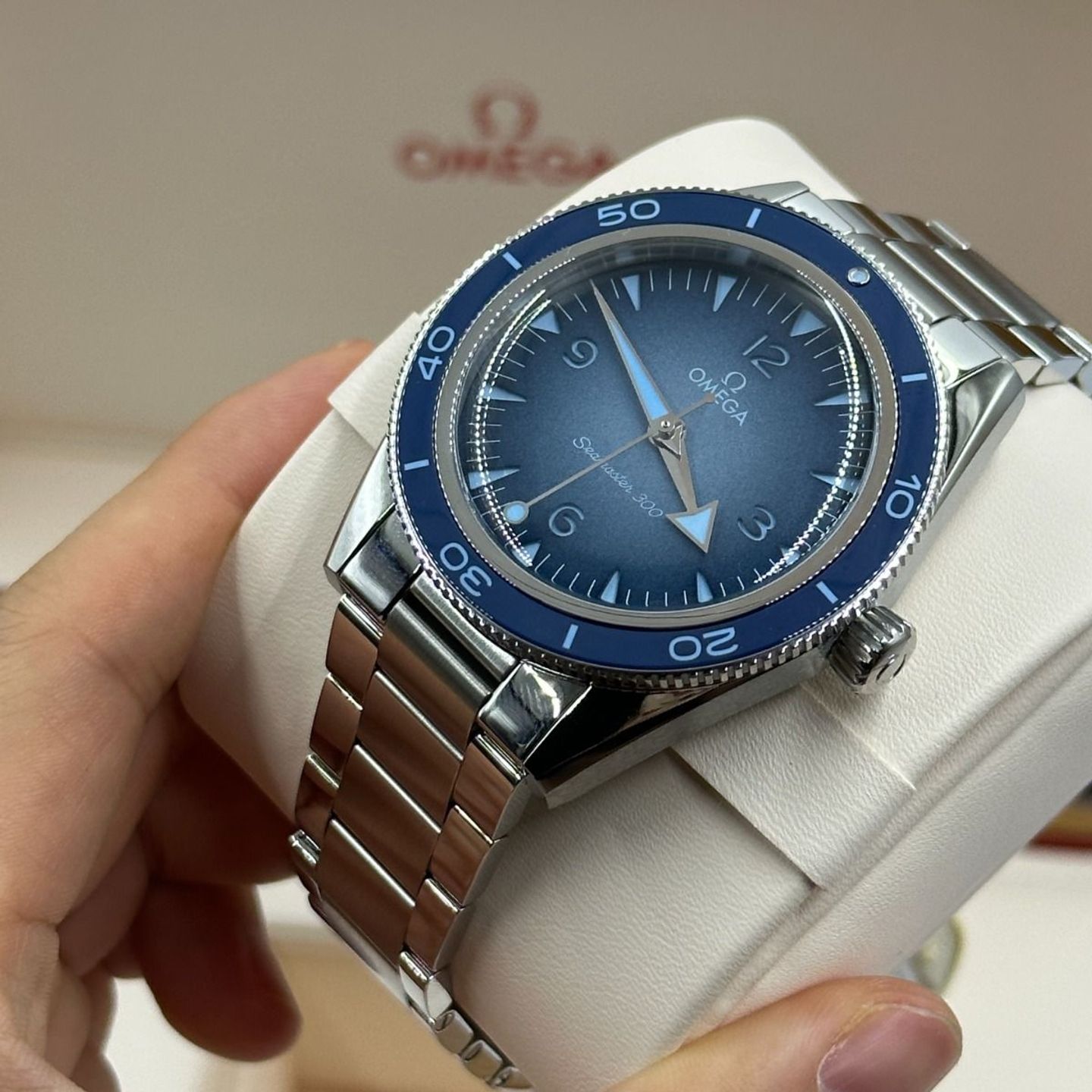 Omega Seamaster 300 234.30.41.21.03.002 (2023) - Blue dial 41 mm Steel case (8/8)