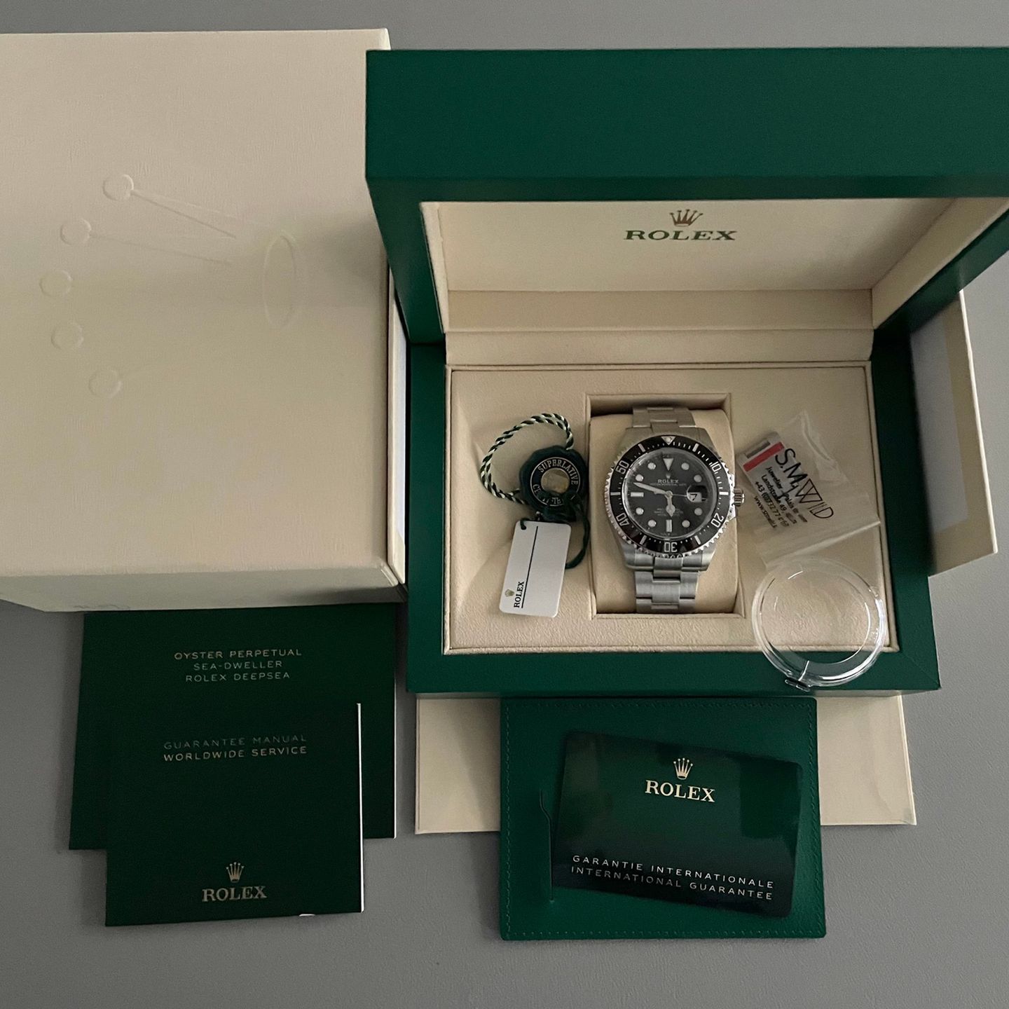 Rolex Sea-Dweller 126600 (2021) - Black dial 43 mm Steel case (2/6)