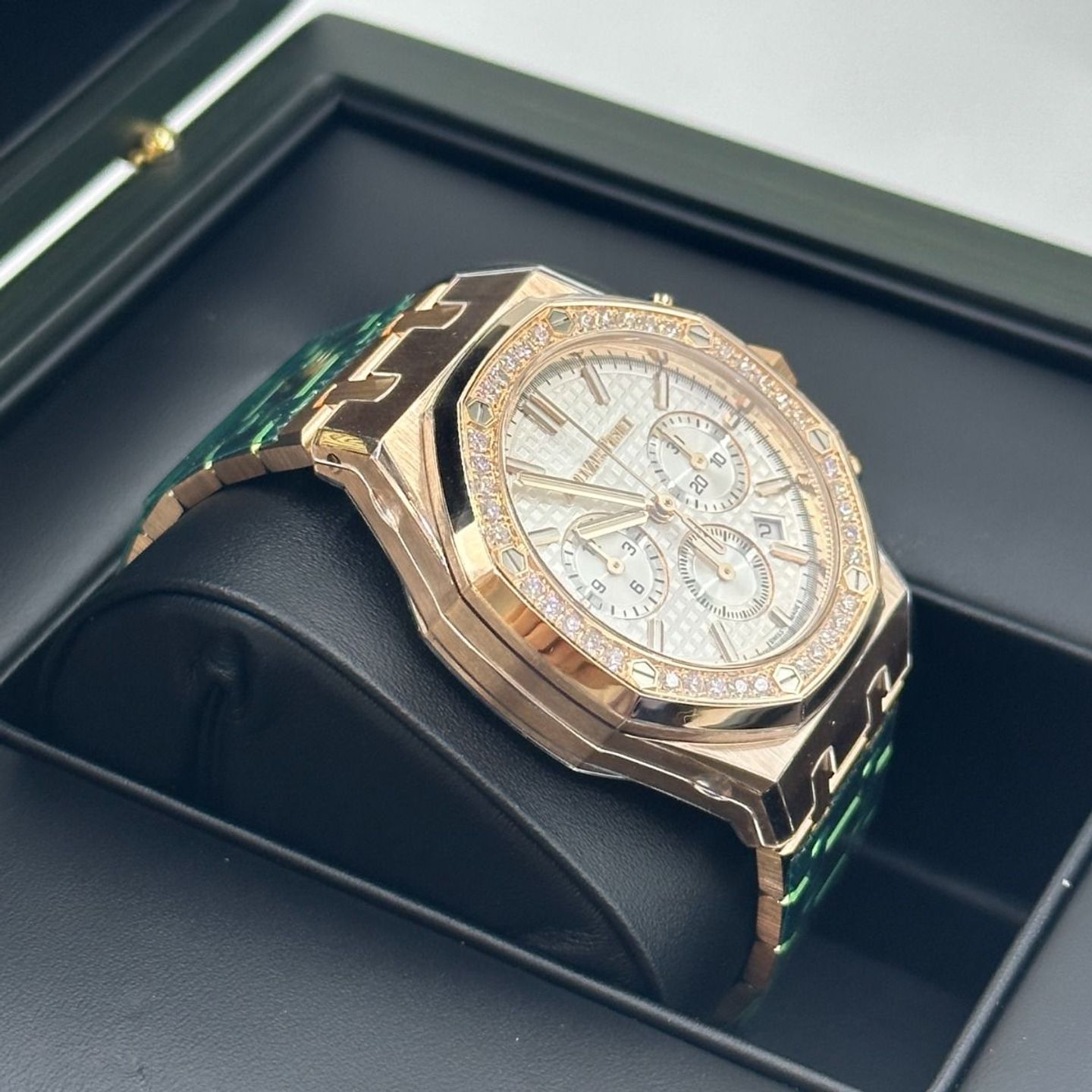 Audemars Piguet Royal Oak Chronograph 26715OR.ZZ.1356OR.01 (2024) - Zilver wijzerplaat 38mm Roségoud (7/8)