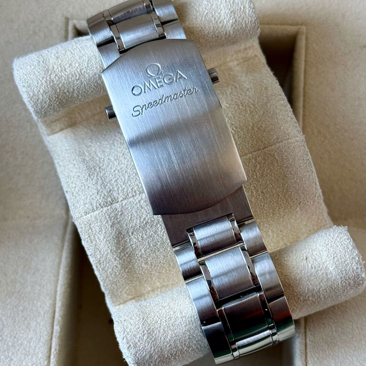 Omega Speedmaster Date 323.21.40.40.01.001 - (6/7)