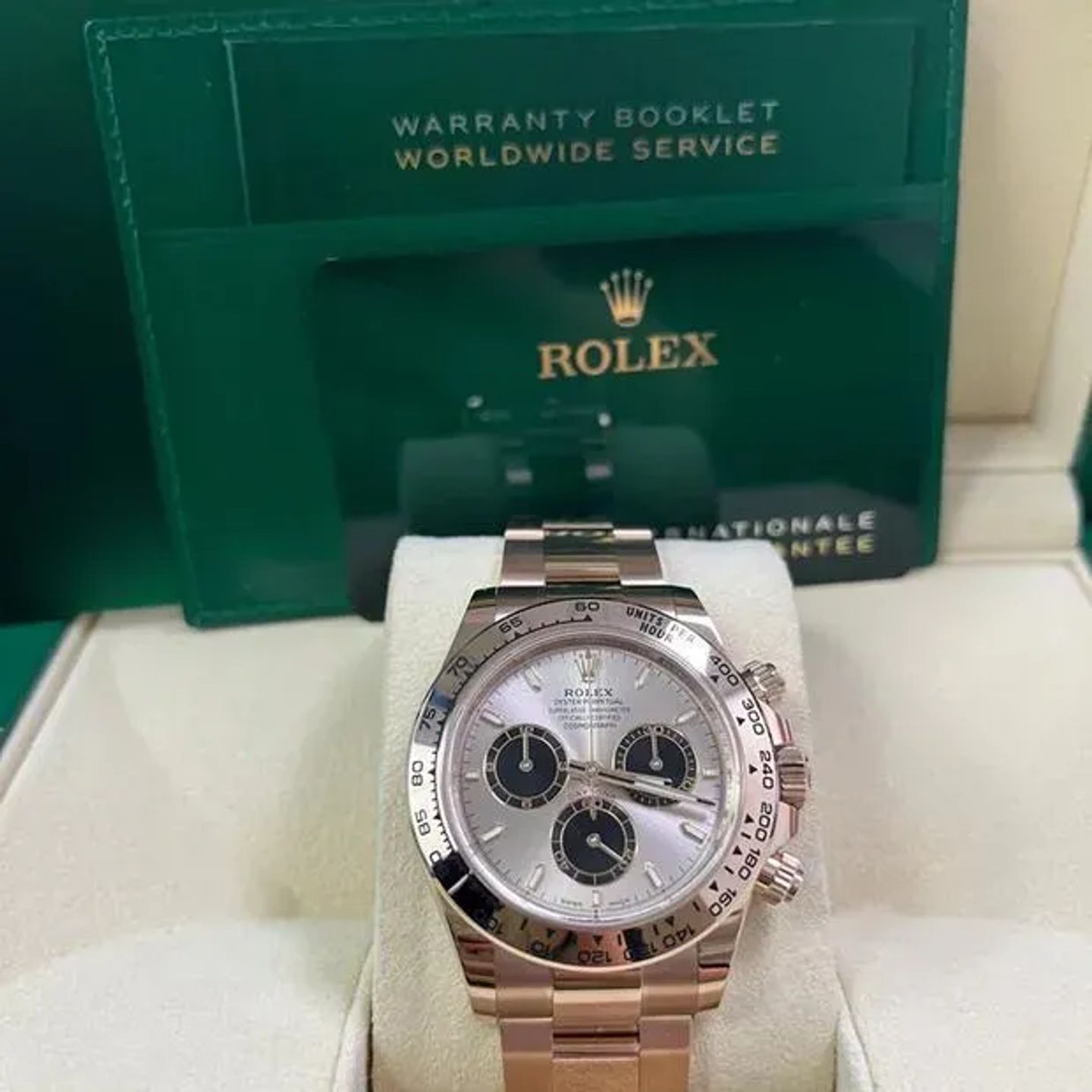 Rolex Daytona 126505 (2024) - Pink dial 40 mm Rose Gold case (1/6)