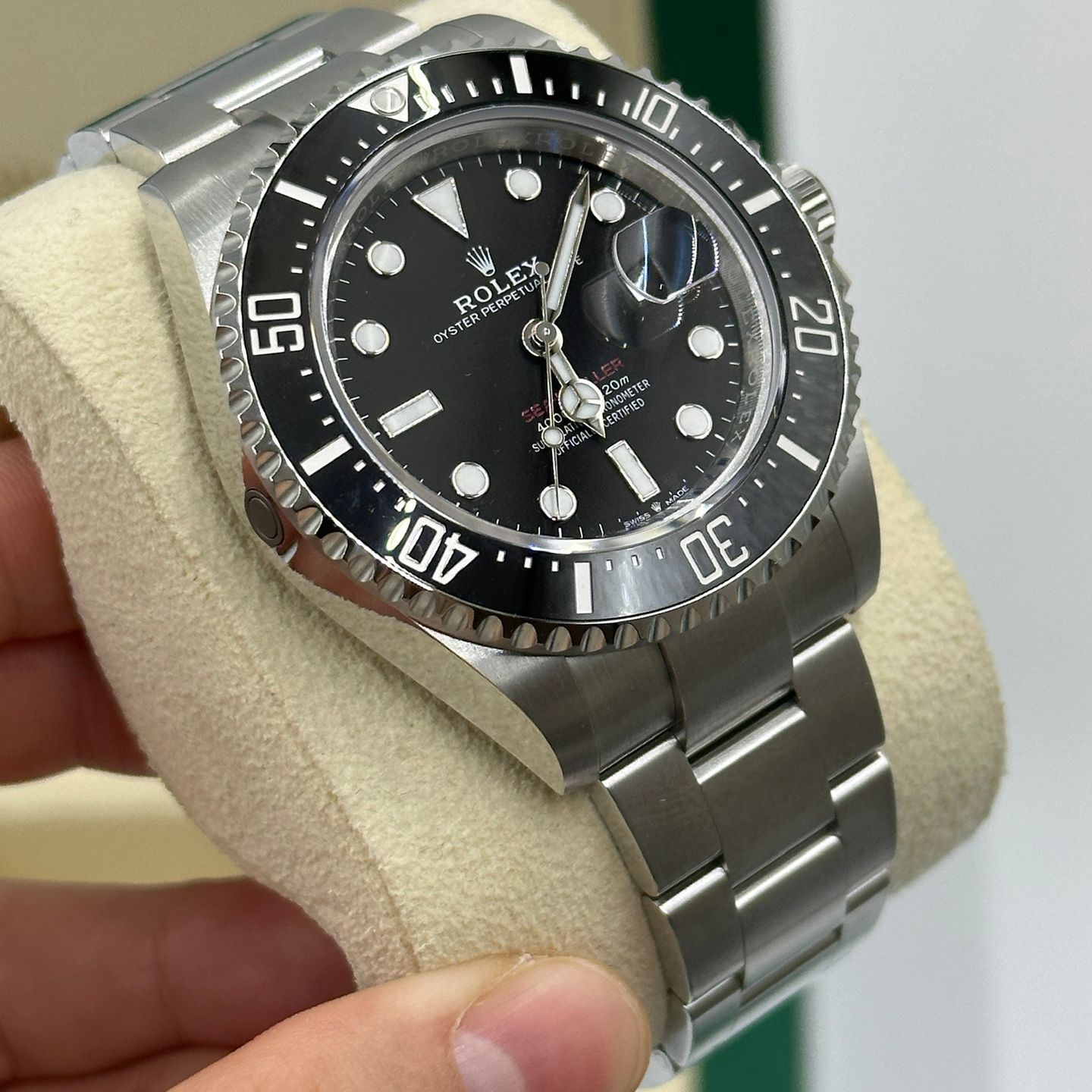 Rolex Sea-Dweller 126600 (2023) - Black dial 43 mm Steel case (4/8)