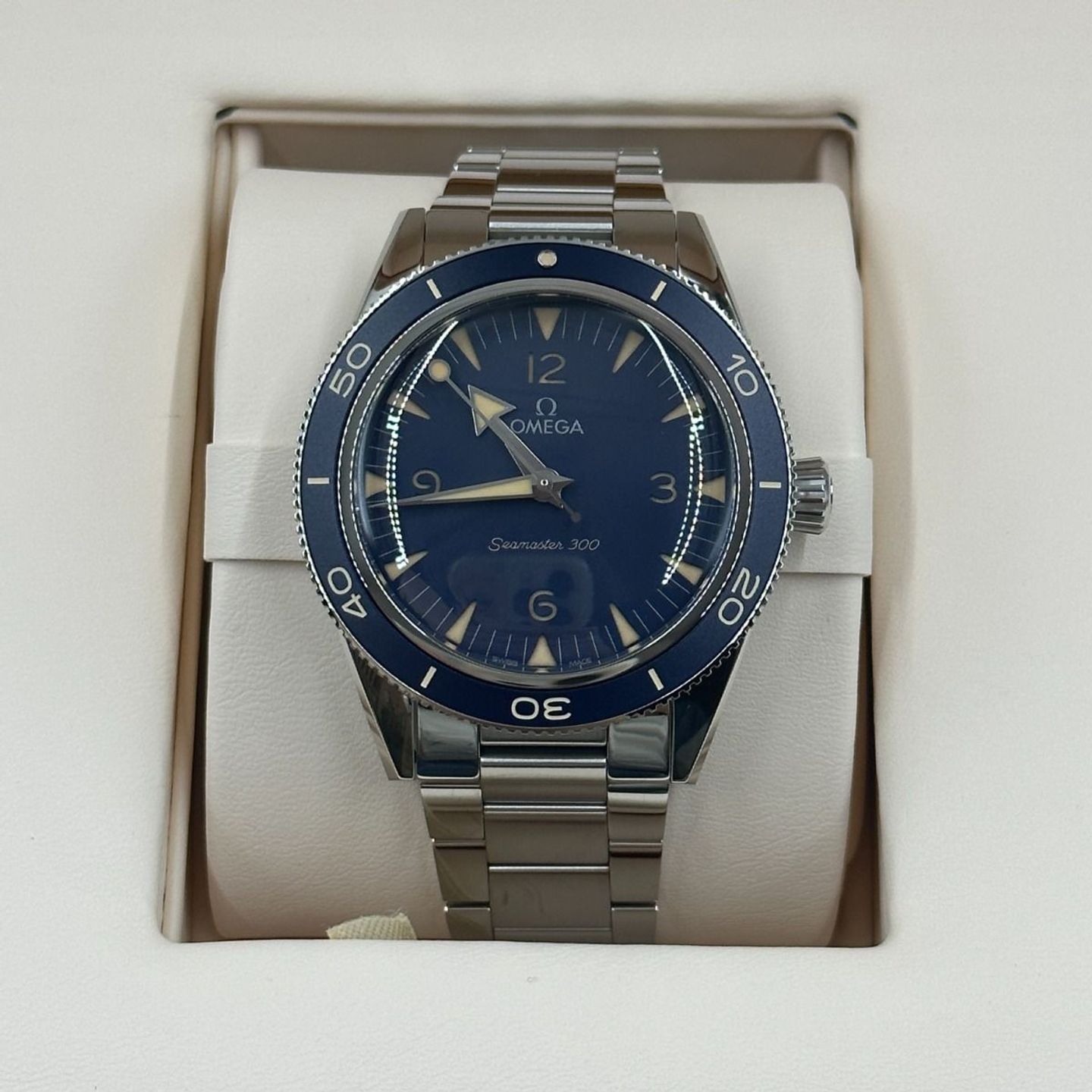 Omega Seamaster 300 234.30.41.21.03.001 (2024) - Blue dial 41 mm Steel case (5/8)