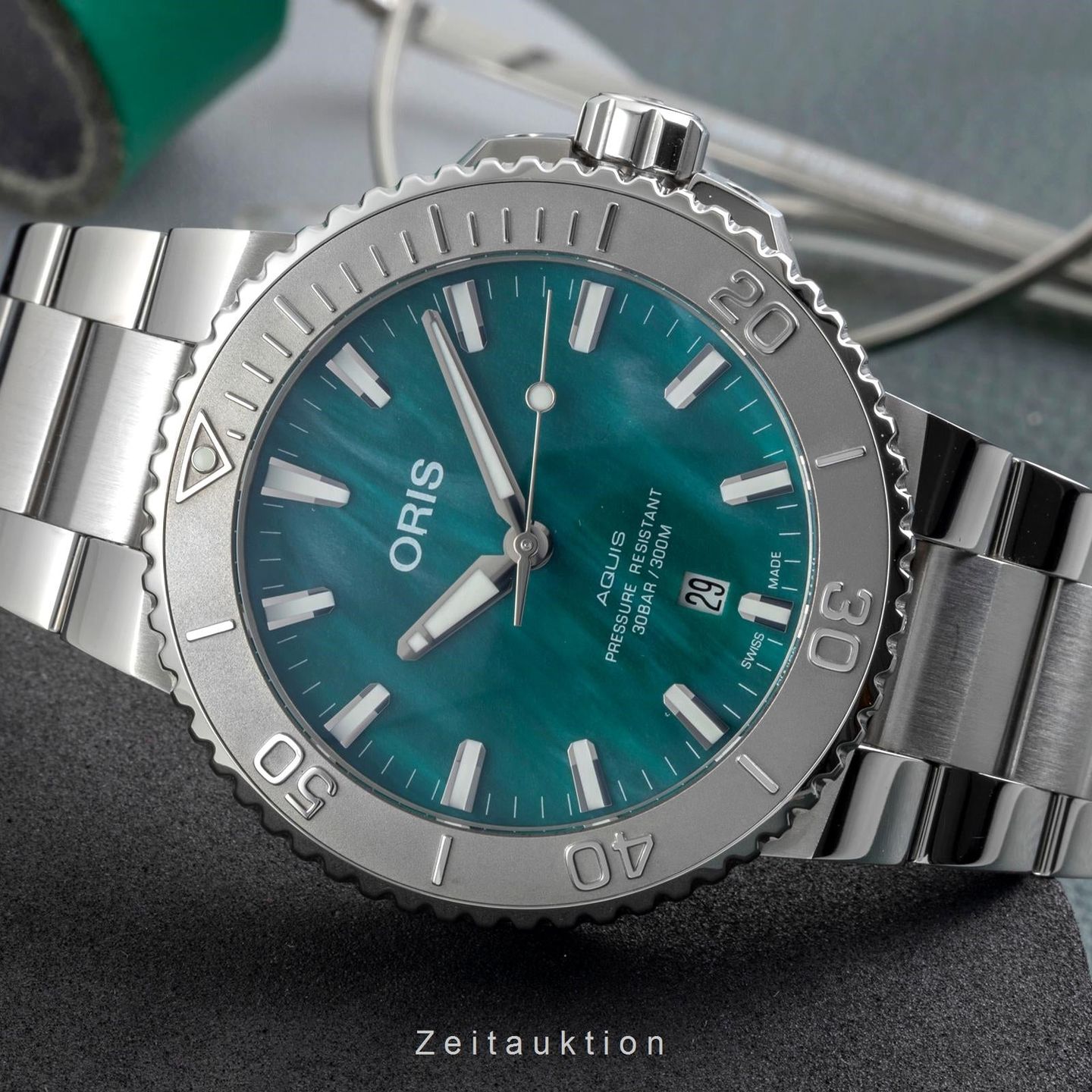 Oris Aquis 01 733 7730 4137-07 8 24 05PEB (2025) - 44mm Staal (2/8)