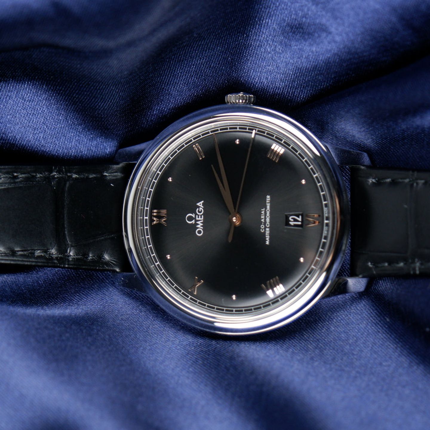 Omega De Ville 434.13.40.20.01.001 (2026) - Black dial 40 mm Steel case (1/2)