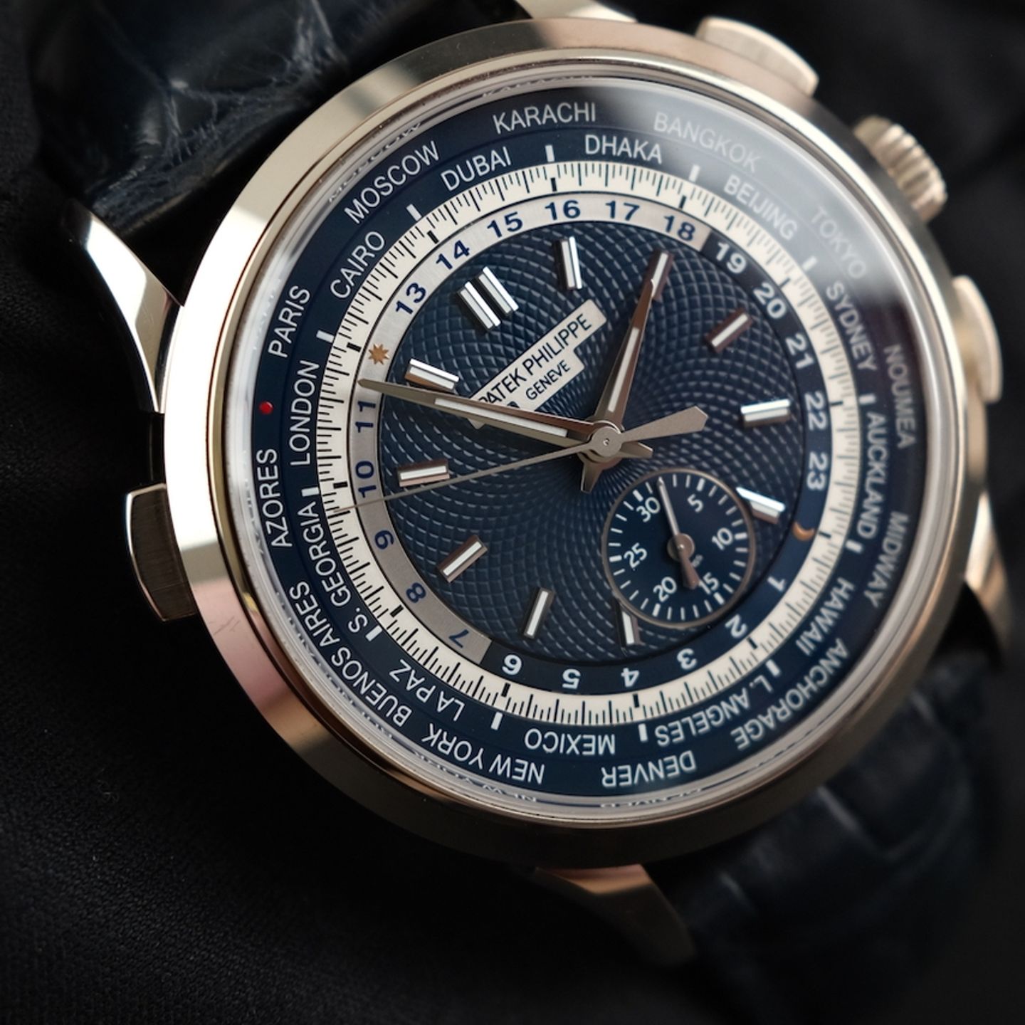 Patek Philippe World Time Chronograph 5930G-010 (2022) - Blue dial 40 mm White Gold case (8/8)